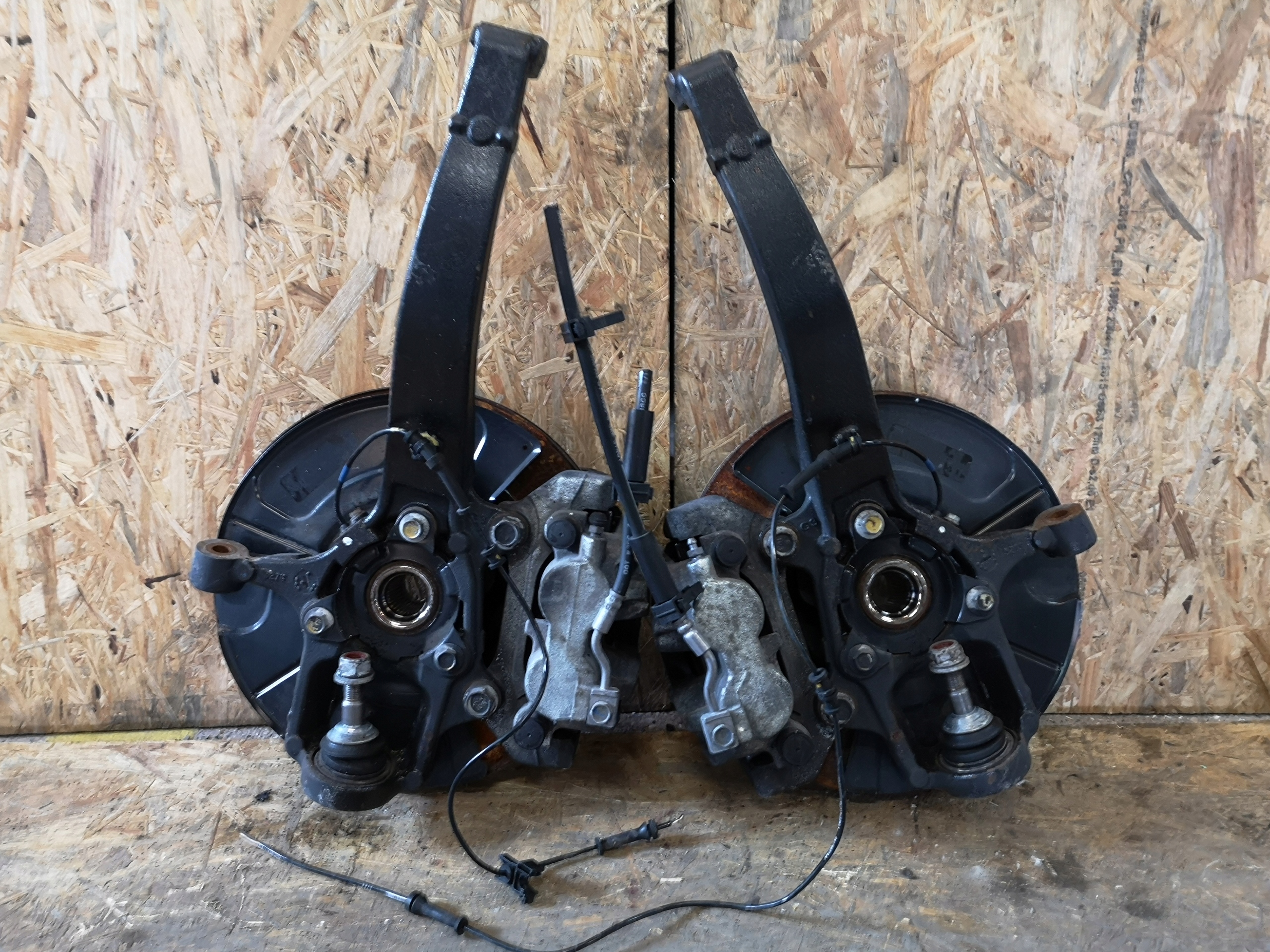 ZWROTNICA LEWA JEEP GRAND CHEROKEE WK2 LIFT Producent części Jeep OE