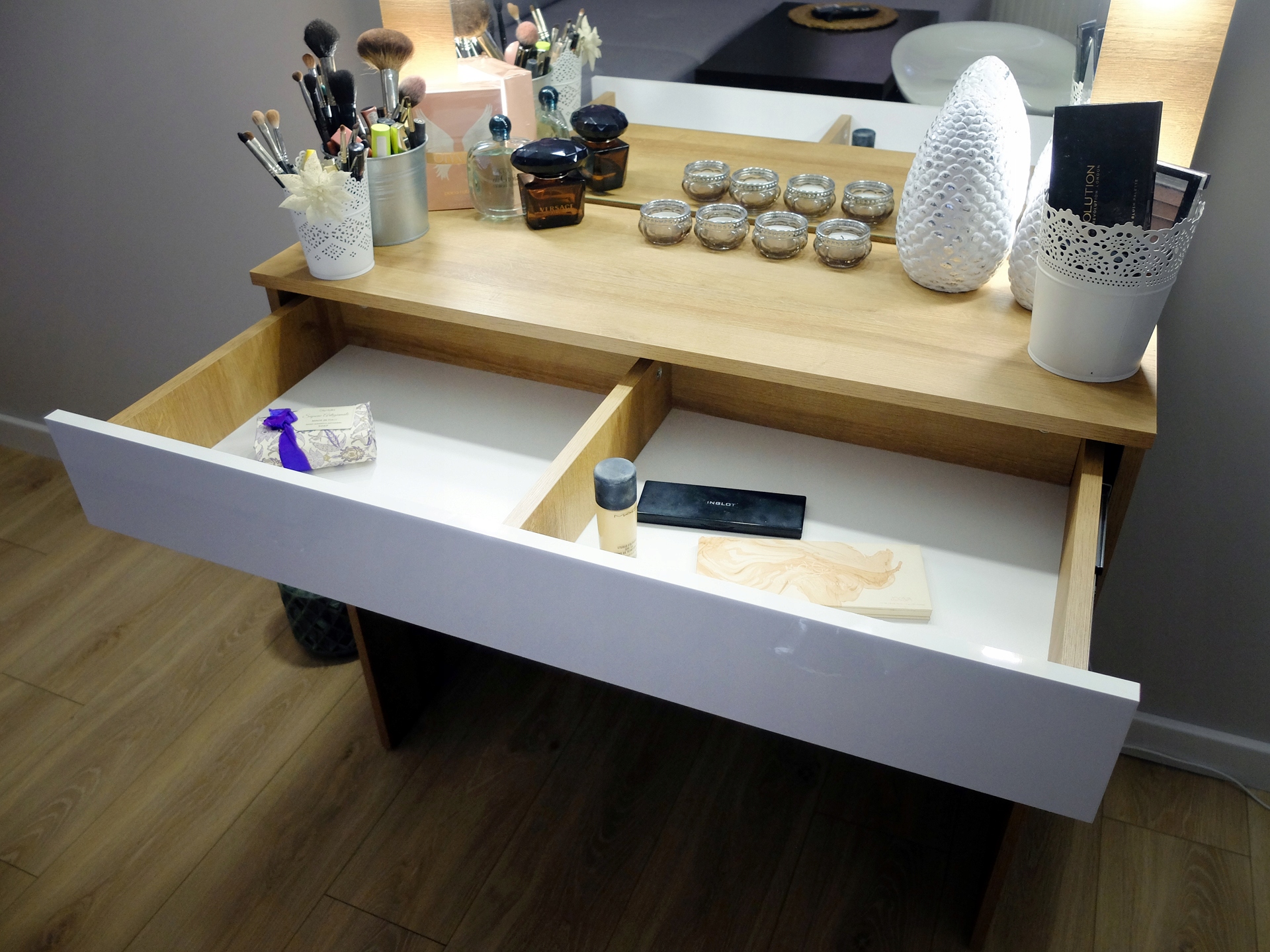 TOALETKA DO MAKIJAŻU WIZAŻU Z OŚWIETLENIEM LUSTRO Wysokość mebla 155 cm