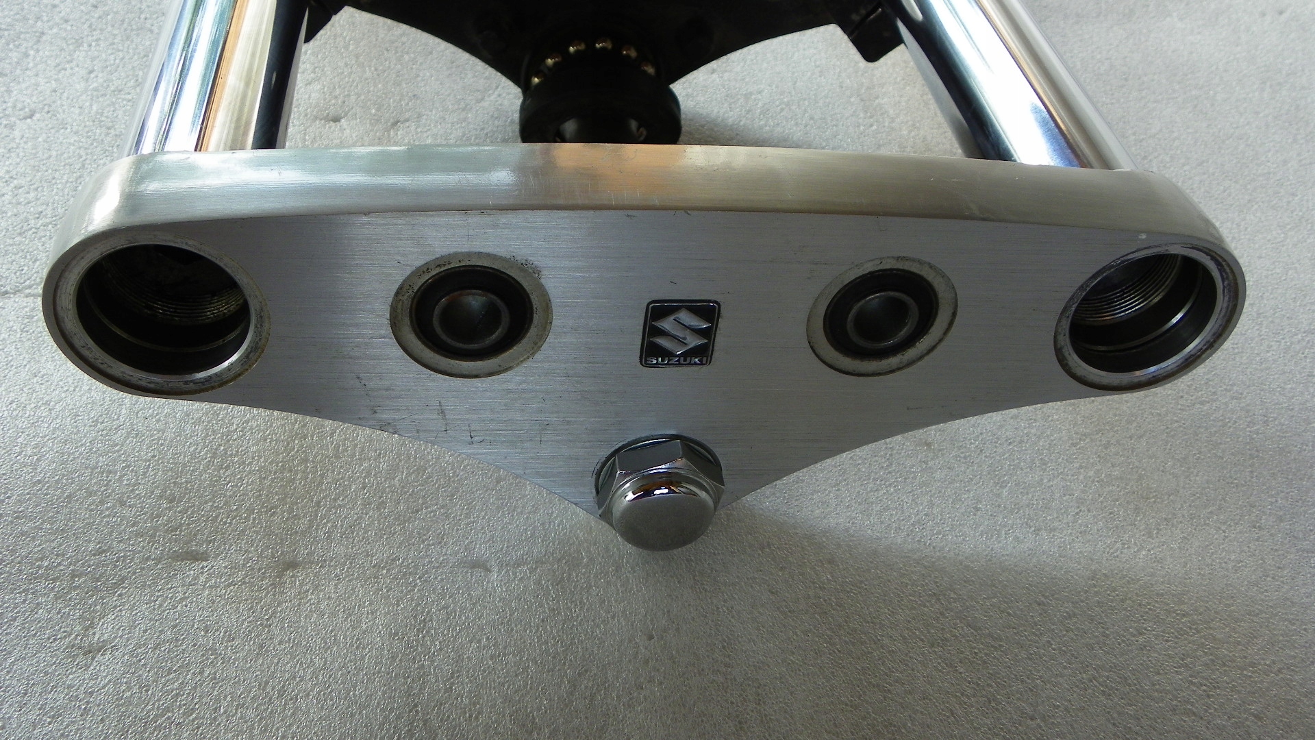 SUZUKI VOLUSIA VL800 ВЕРХНЯЯ ПОДВЕСКА