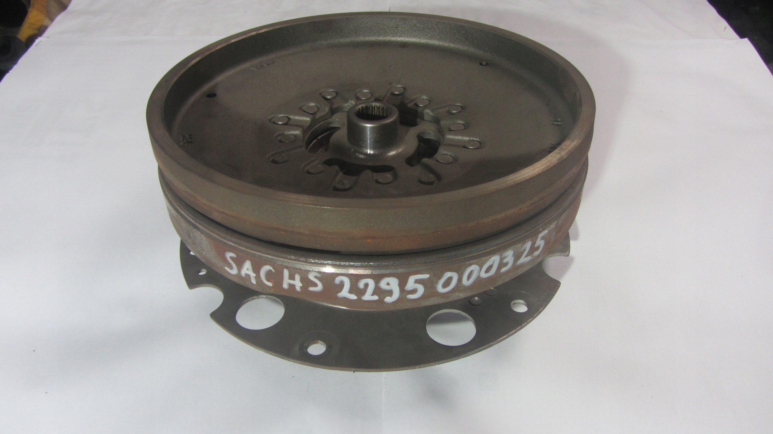 KOŁO DWUMASOWE SPRZĘGŁO 2295000325 AUDI A5 2.0TDI