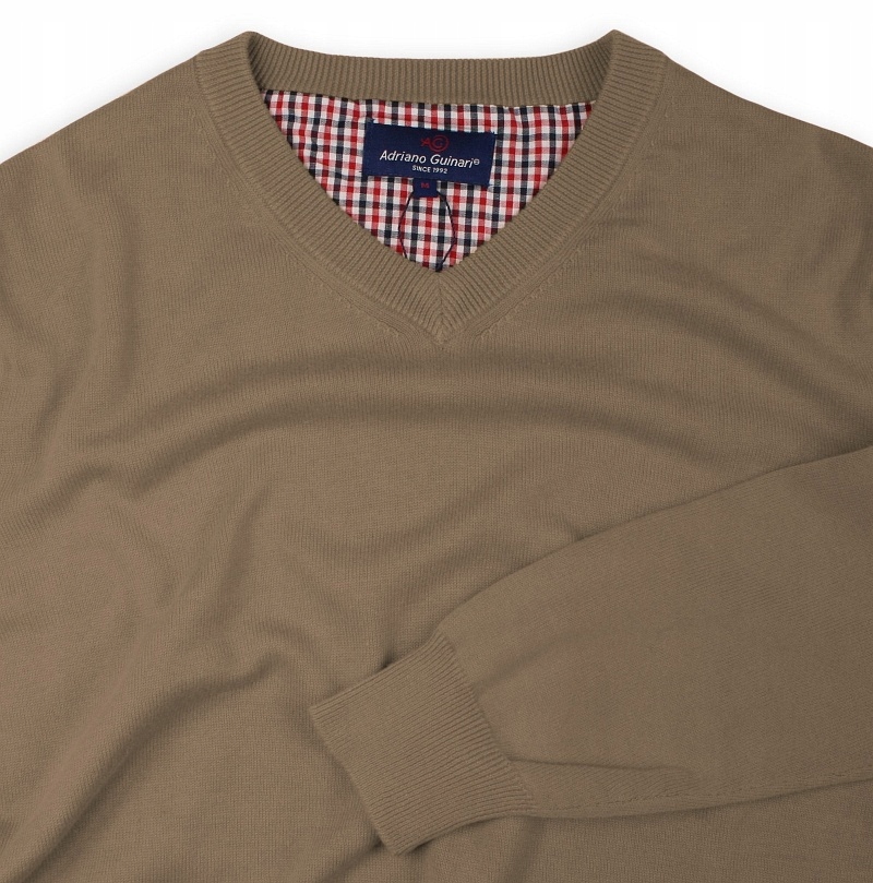 Beżowy męski sweter Adriano Guinari -roz: M Dekolt serek/dekolt V