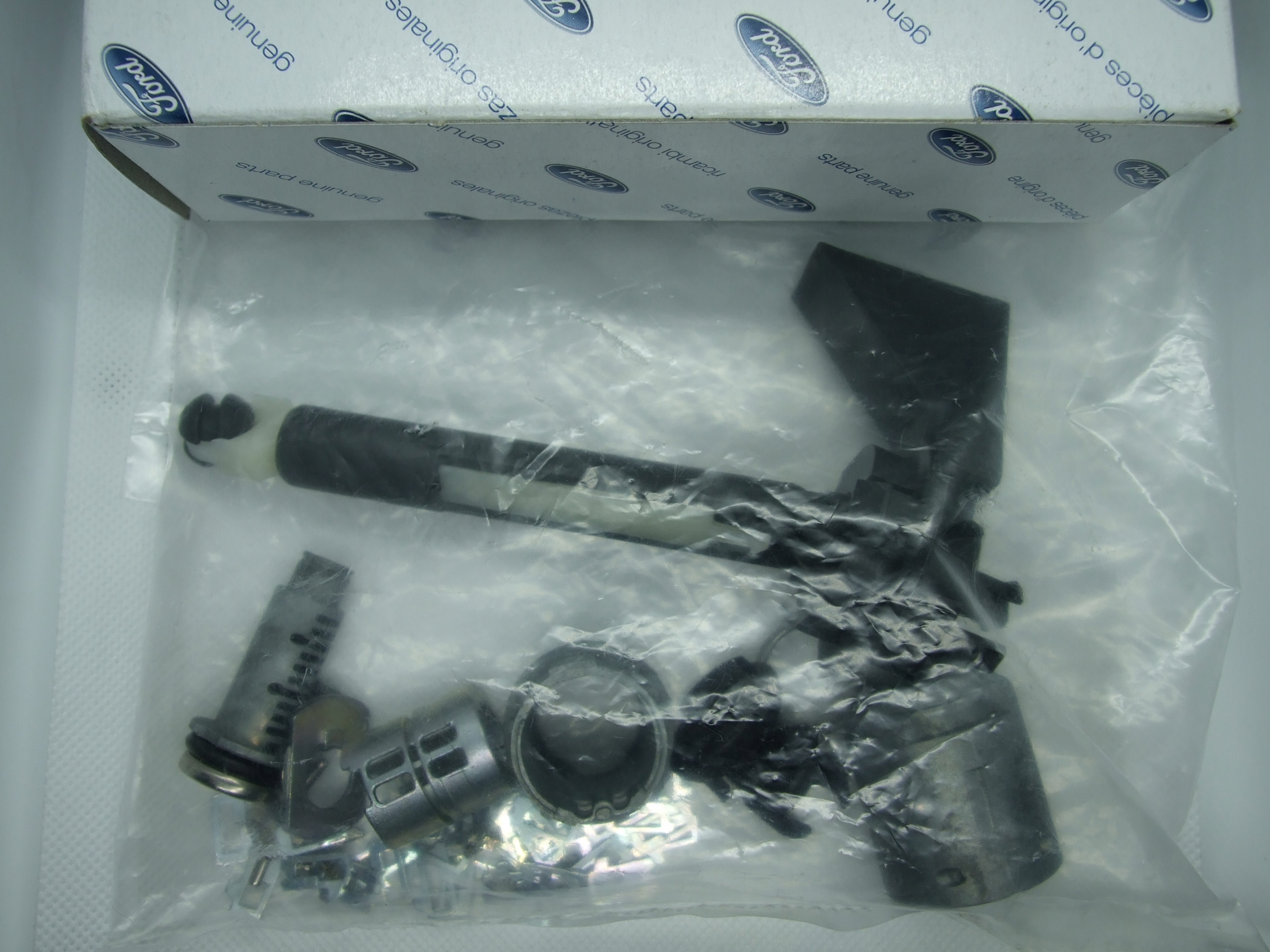 WKLADKA MASKI LACZNIK ZAMEK FORD FOCUS MK2 NOWY OE