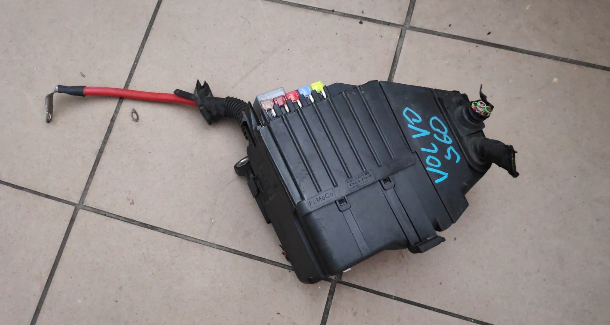 SKRZYNKA BEZPIECZNIKÓW VOLVO S60 6G9T-14A067-CA Numer katalogowy części 6G9T-14A067-CA