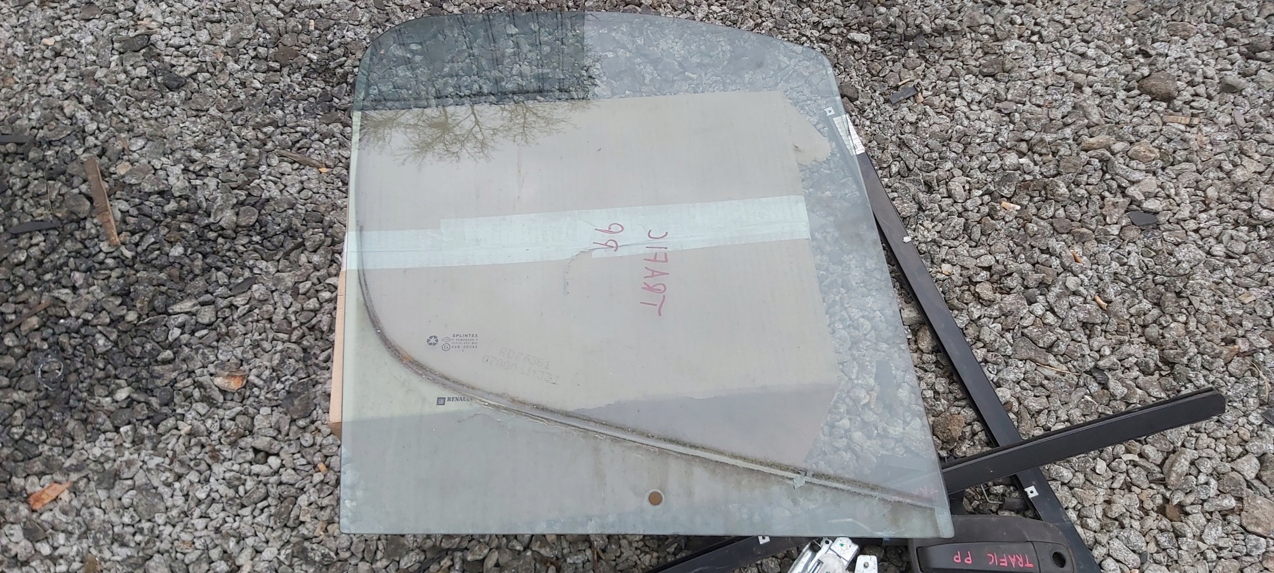 SZYBA PRAWY PRZÓD TRAFIC