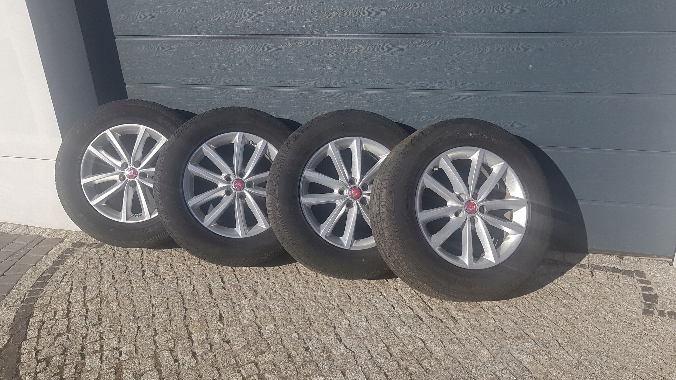 F-PACE КОМПЛЕКТ ДИСКОВ АЛЮМИНИЕВЫХ R18 ШИНИ M+S