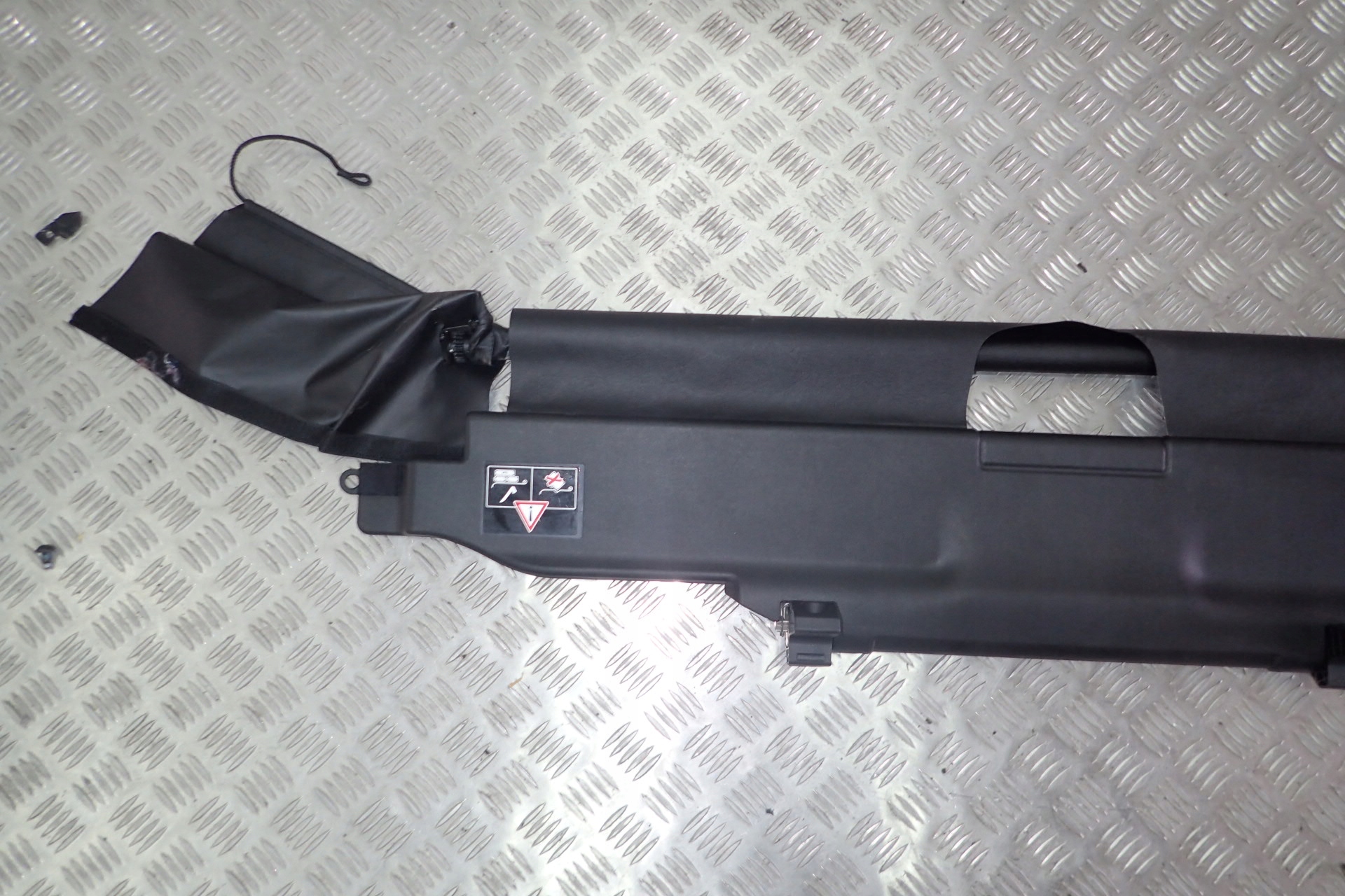 MERCEDES C W205 CABRIO ROLETA BAGAŻNIKA Producent części Inny