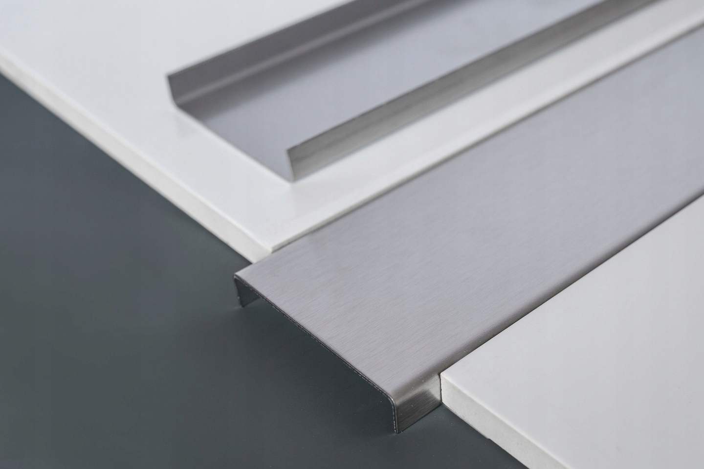 Listwa nierdzewna BONIE INOX 50 na elewację STAL