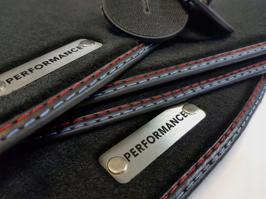 DYWANIKI WELUR LOGO PERFORMANCE do BMW 1 E87 Multi Element Set Sets