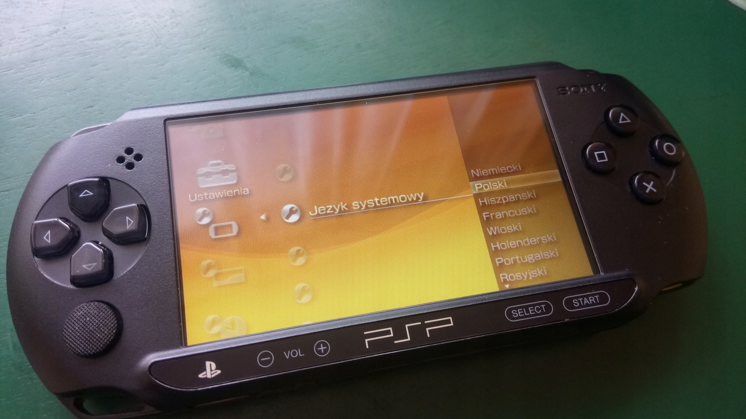 Psp поддержанная. Sony PSP 2007. Sony PSP e1004. PSP 3008. Sony PSP 2012.
