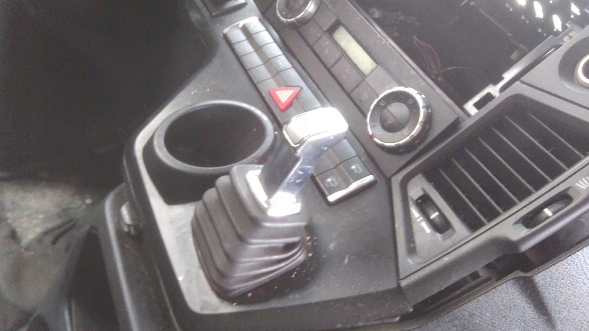 ZAWÓR DŹWIGNIA HAMULCA RĘCZNEGO ACTROS MP4 200 ZŁ