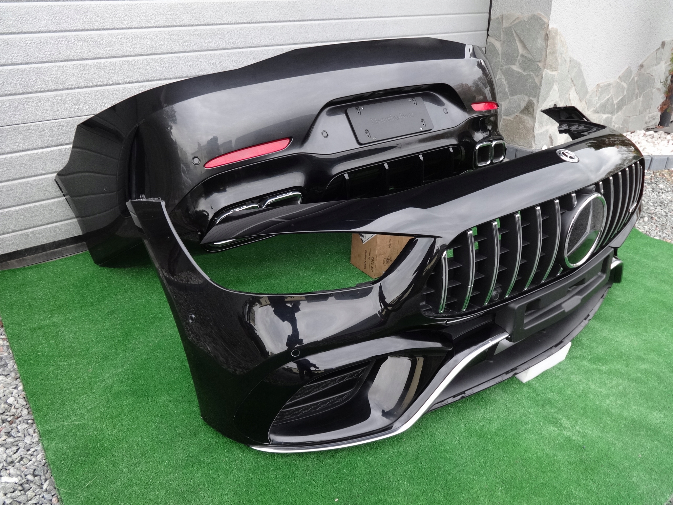 ZDERZAK PRZÓD MERCEDES GT W290 4-DOOR 63 AMG Typ samochodu Samochody osobowe