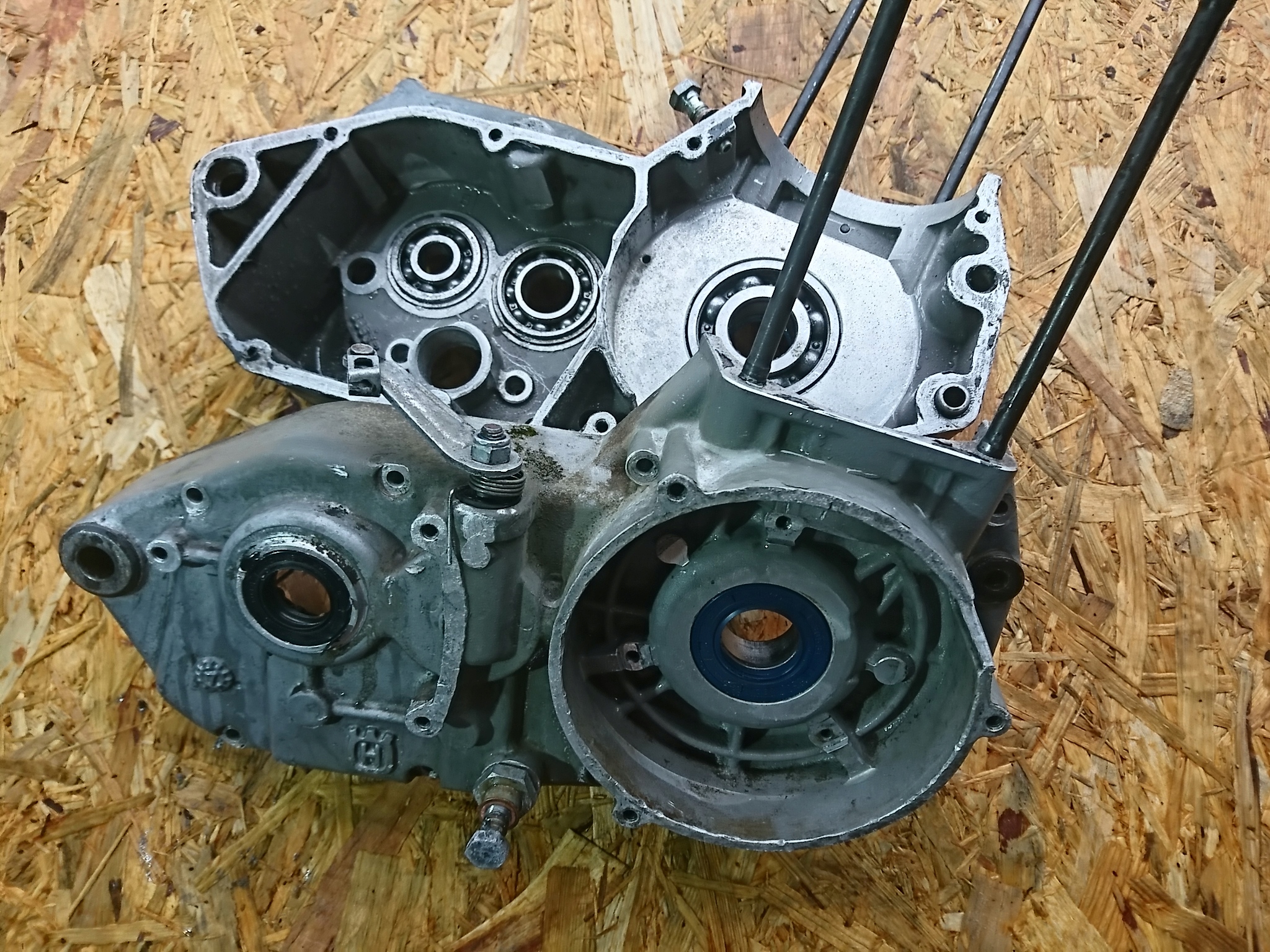 Sadsd13e23e12494das494as - husqvarna 350 410 570 610 картери блок