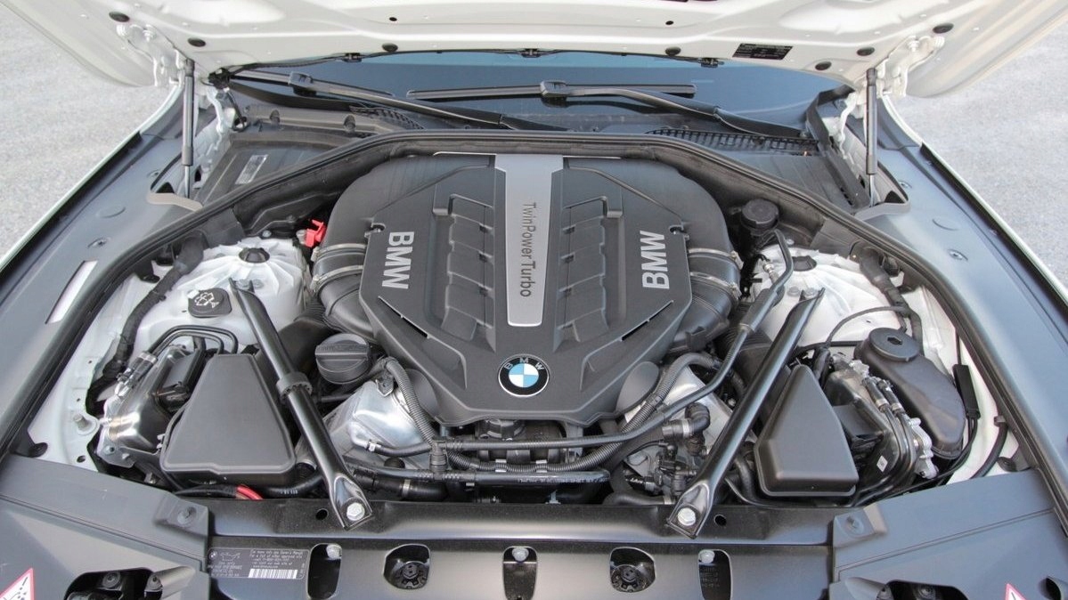 Двигатель бмв 750. BMW n63b44. Двигатель БМВ 4.4 n63b44. ДВС BMW n63b44. BMW 750li мотор.