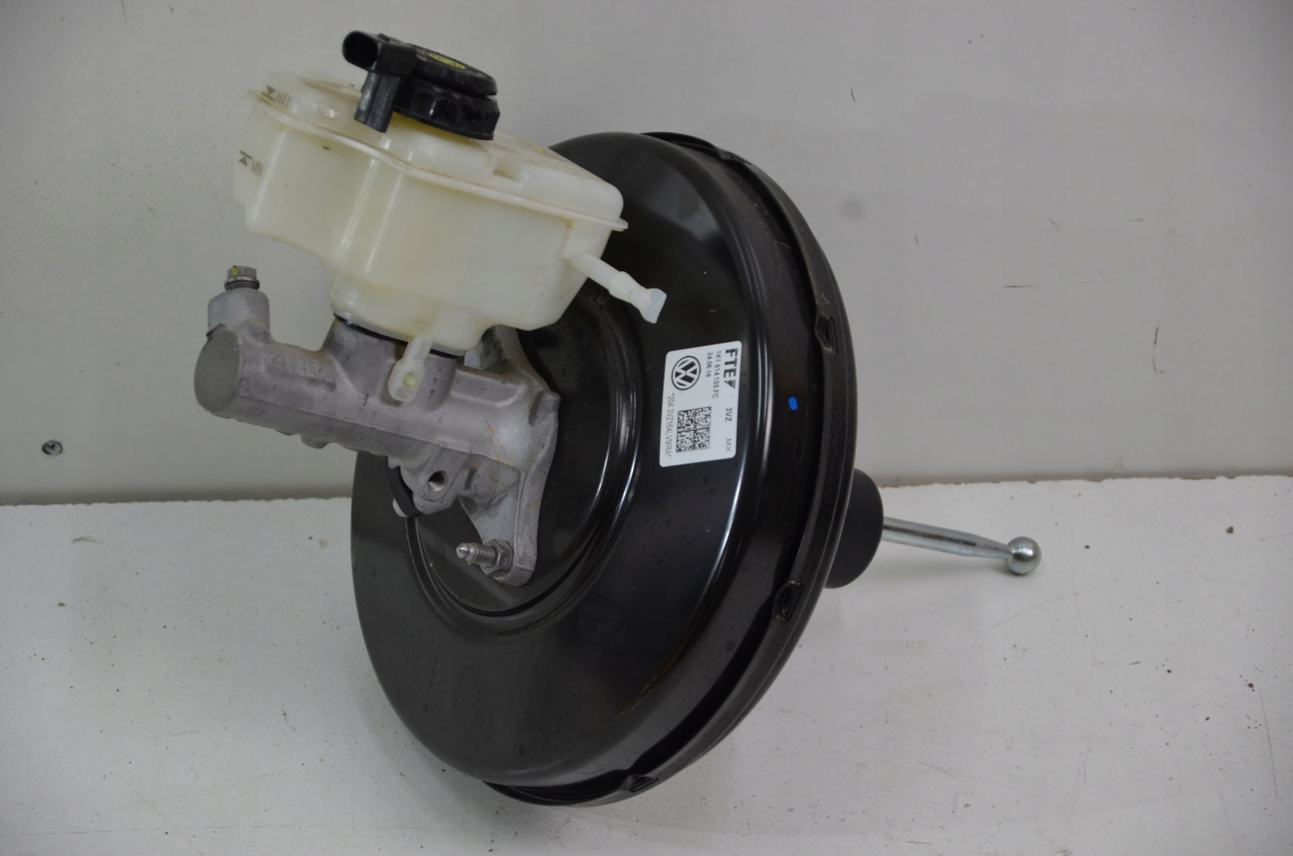 Вакуумный усилитель тормозов пассат. 1k1614105bh. Вакуумный усилитель тормозов volkswagen. Замена вакуумного усилителя на фольксваген бора. Вакуумный усилитель тормозов тигуан 1.