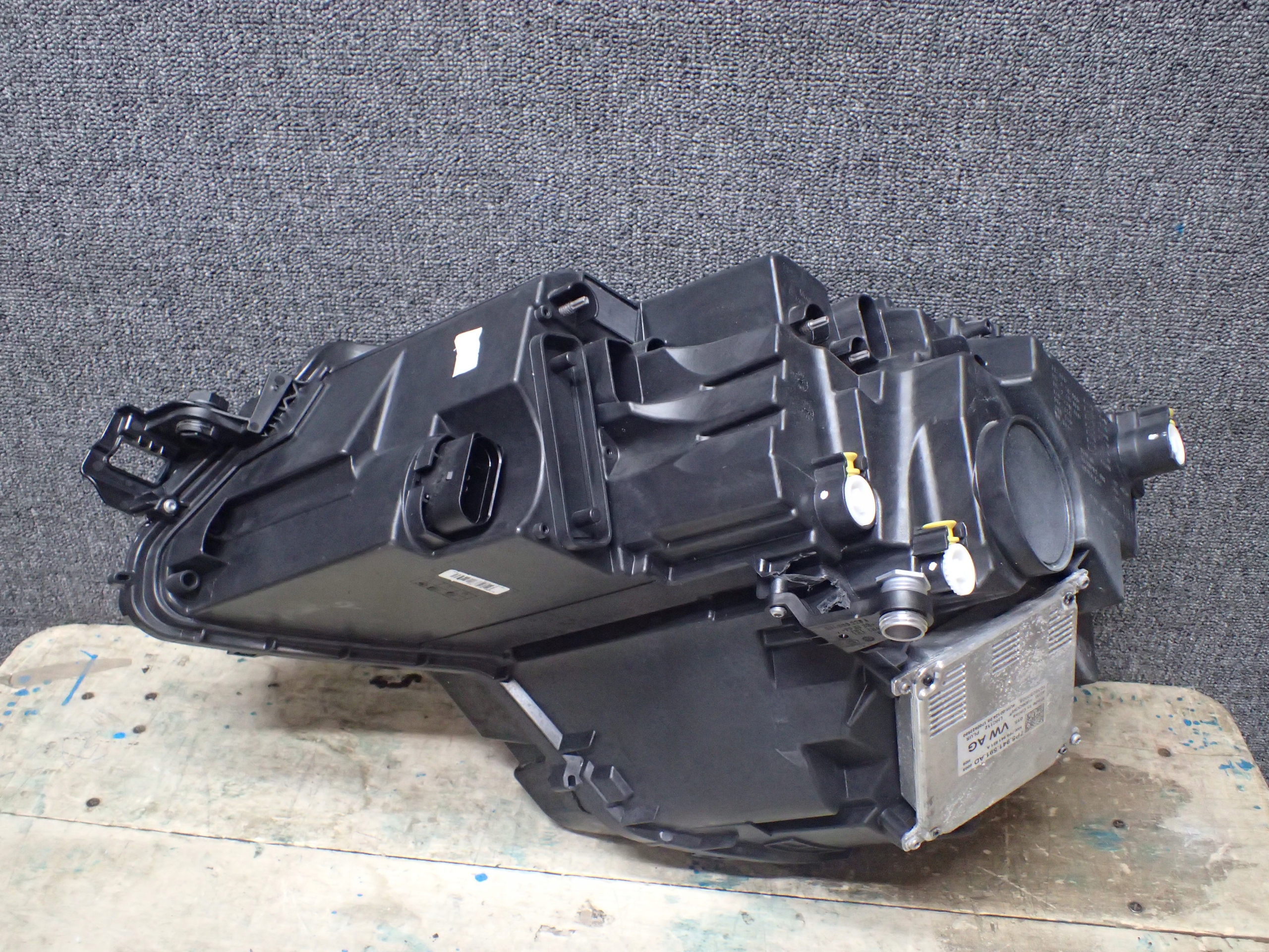 light front right SKODA KAROQ 57B941016B