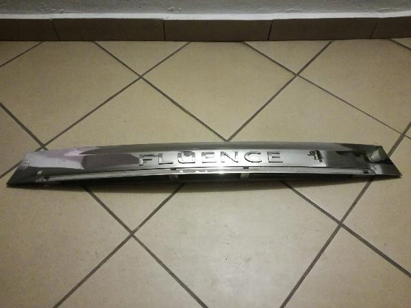 848102365R - ПЛАНКА КАПОТА RENAULT FLUENCE