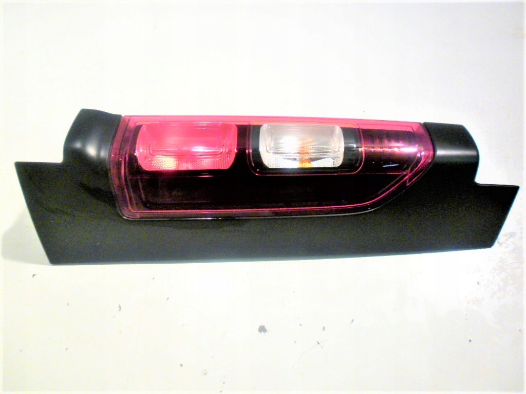 LAMPA PRAWA TYŁ TRAFIC III VIVARO B