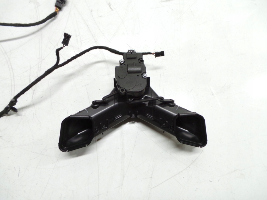 Повітропровід вентиляційного отвору двигуна BMW G11 G12