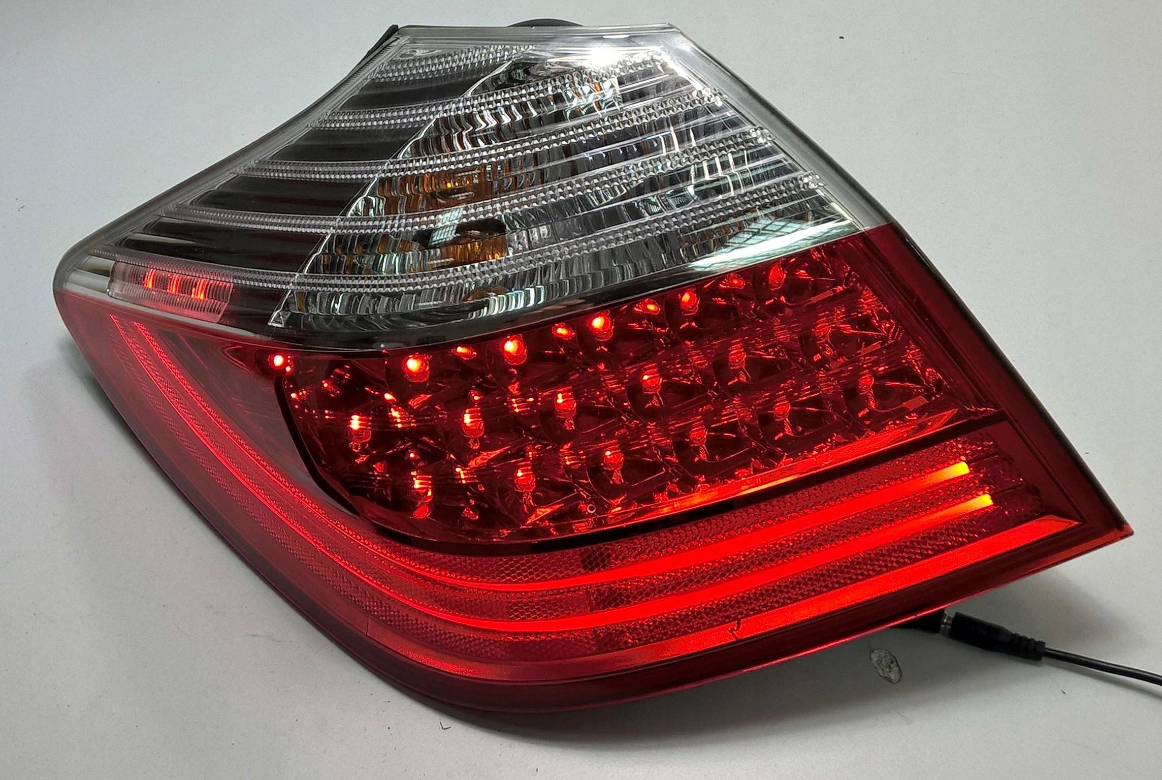 Hyundai Genesis седан 09- фонарь левый оригинал европа