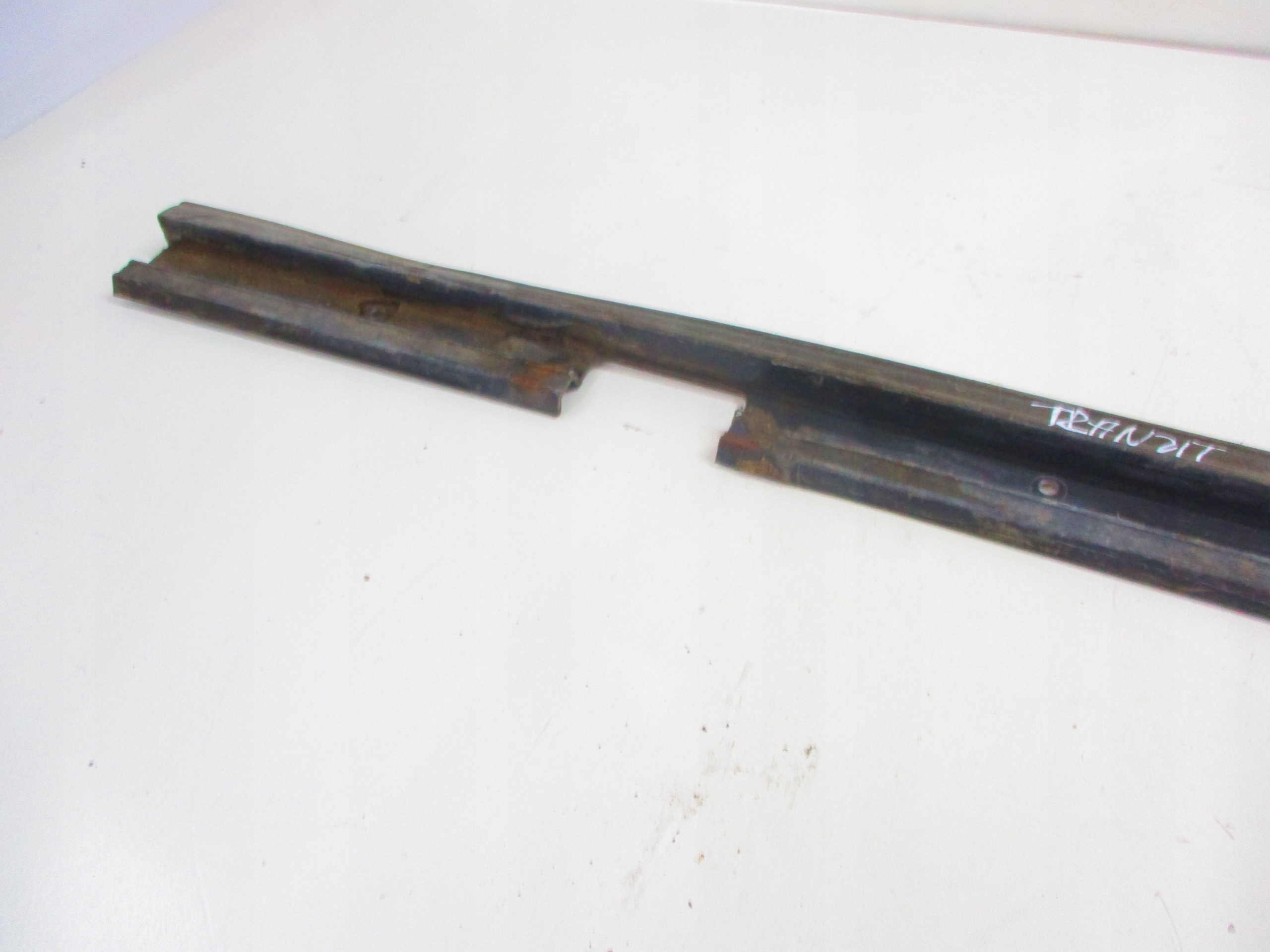 Ford Transit VI Prowadnica drzwi przesuwnych dolna Car type Passenger cars Cargo vans