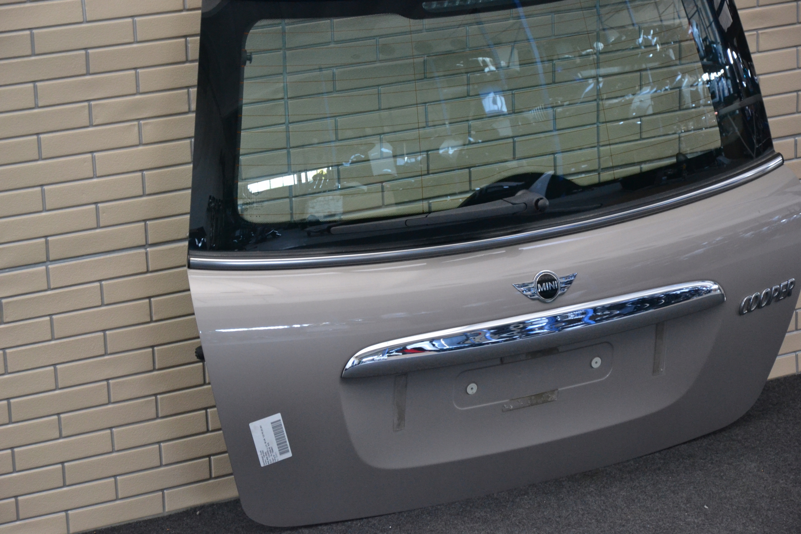 MINI R56 KLAPA TYŁ TYLNA KOMPLETNA KOLOR B47 Typ samochodu Samochody osobowe