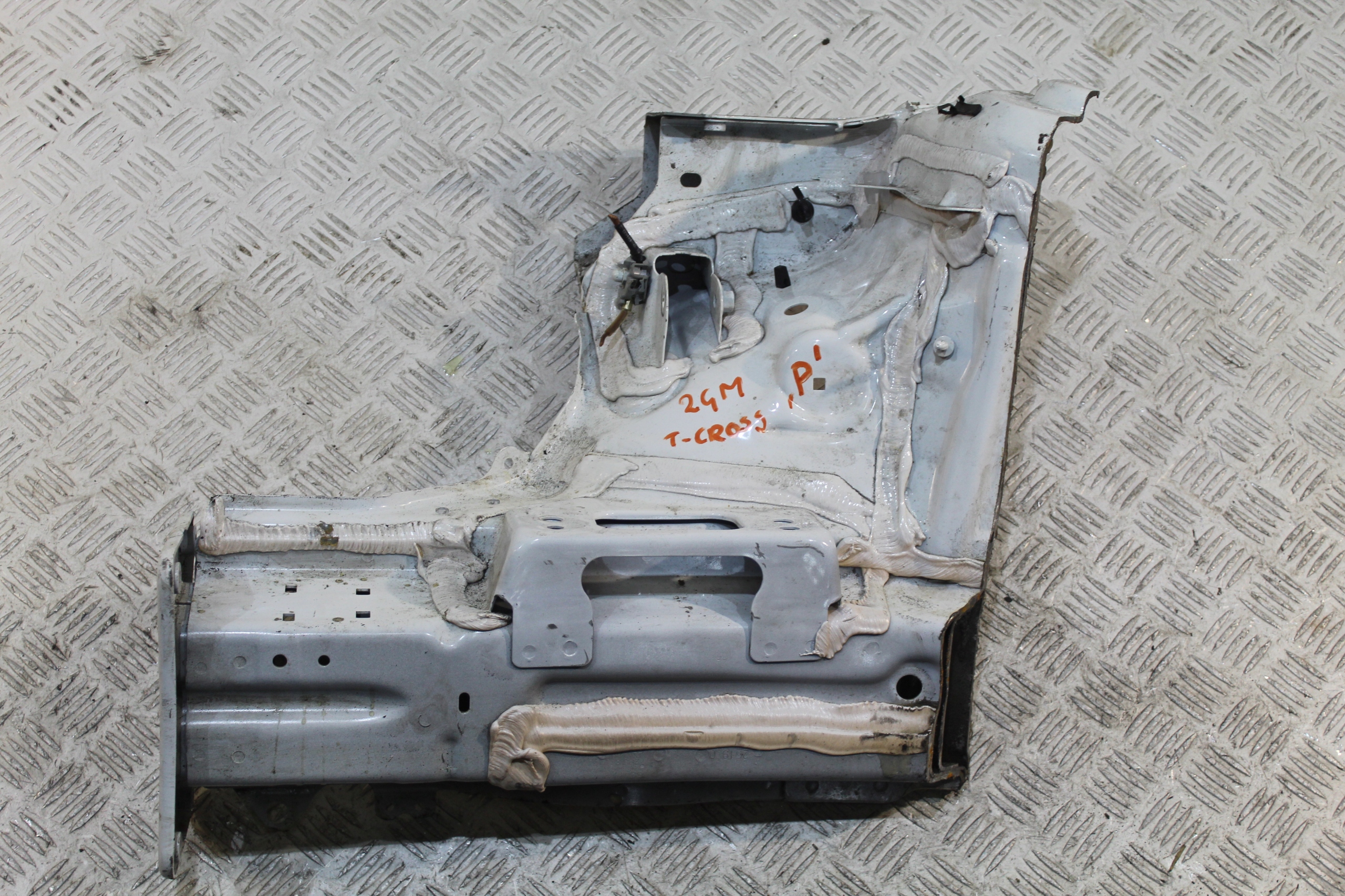 ĆWIARTKA PODŁUŻNICA PRAWA T-CROSS 2GM