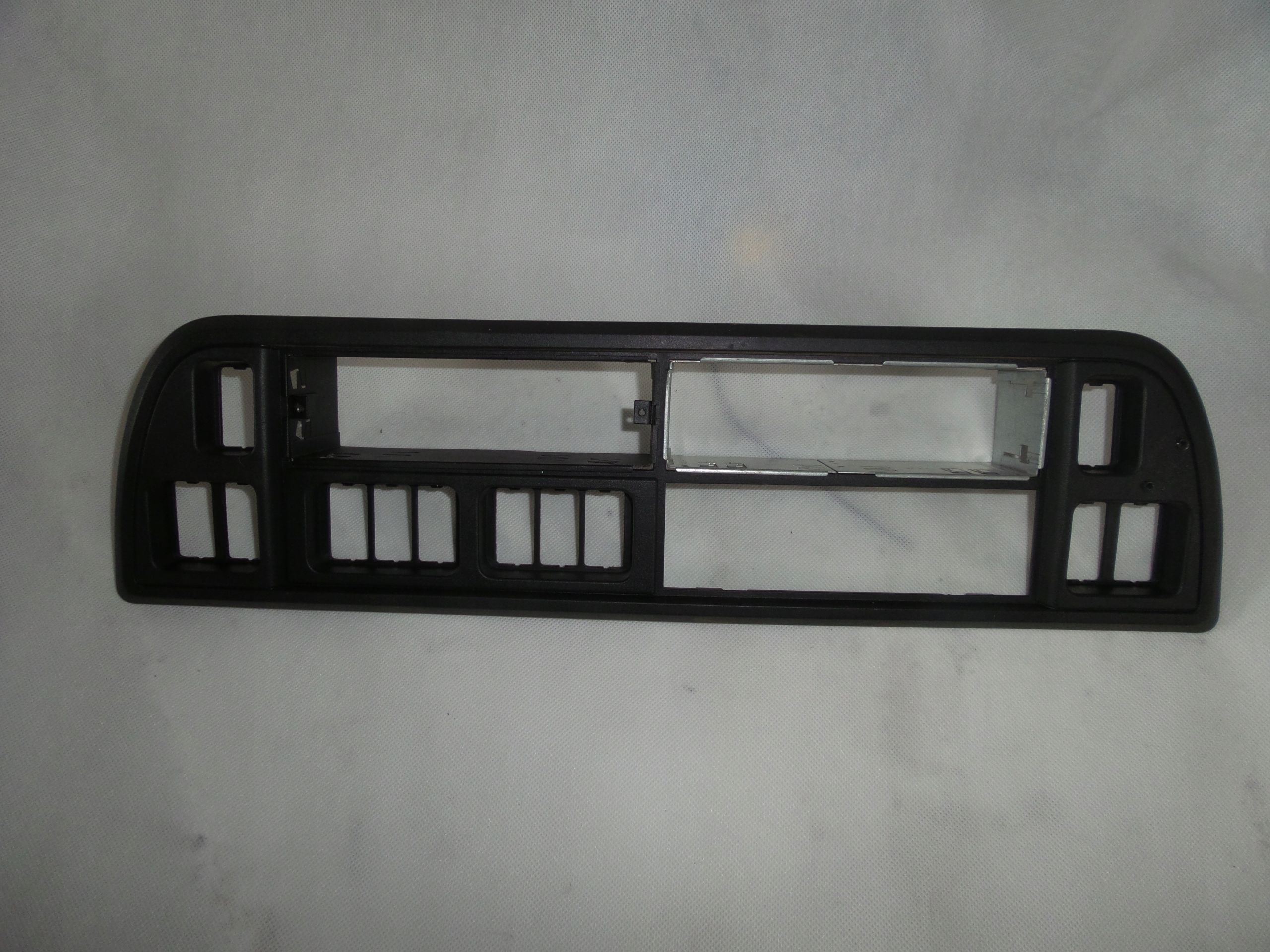 7373535 - ПАНЕЛЬ РАДИОПЕРЕКЛЮЧАТЕЛЕЙ DAF XF 106