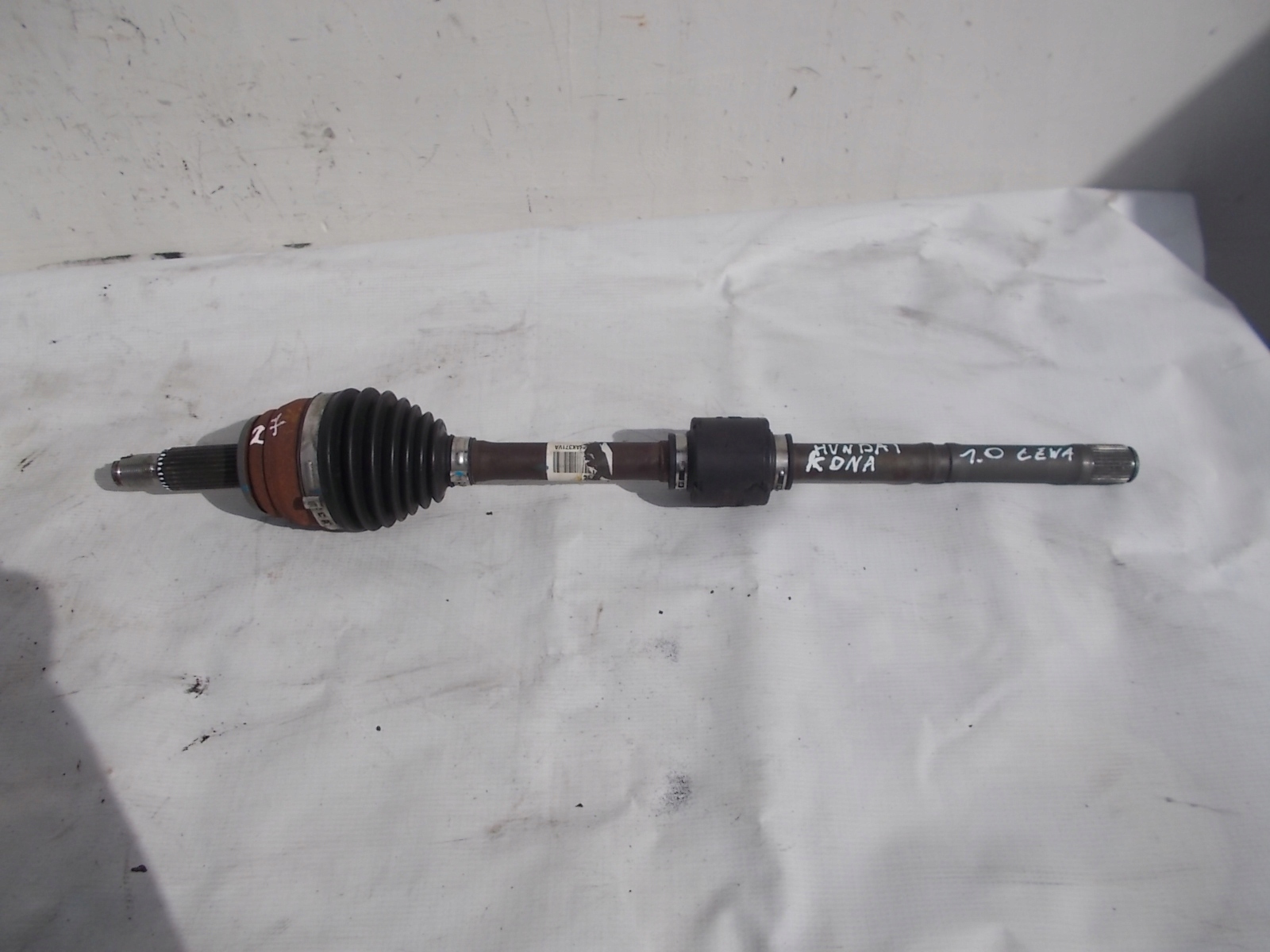 HYUNDAI KONA 1.0 T-GDI TURBO ПОЛУОСЬ ЛЕВА KROTKA