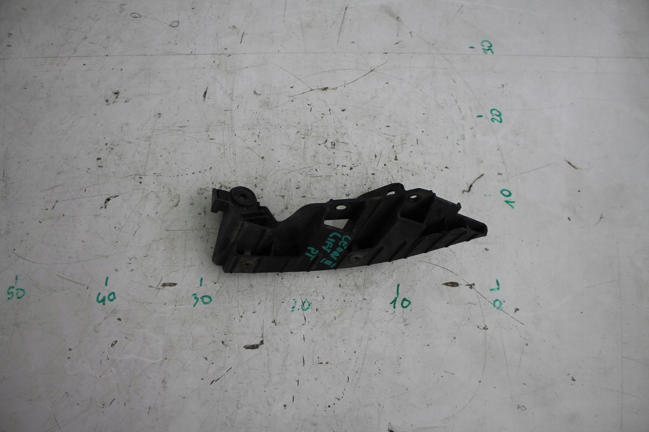 ŚLIZG ZDERZAKA PRAWY TYŁ 1P0807378 LEON II LIFT