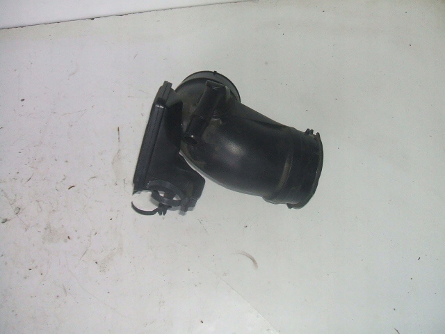 LEXUS Is300h IS III трубка przewod повітря споживання