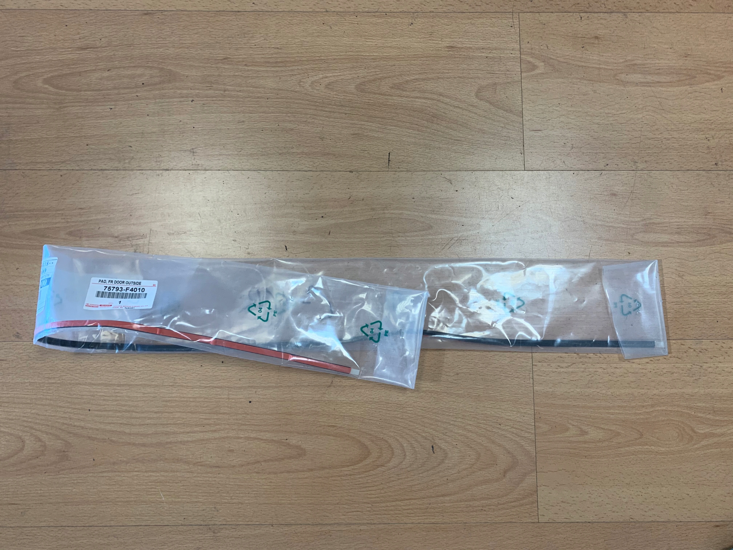 TOYOTA C-HR CHR USZCZELKA LISTWY DRZWI PRZÓD NOWA