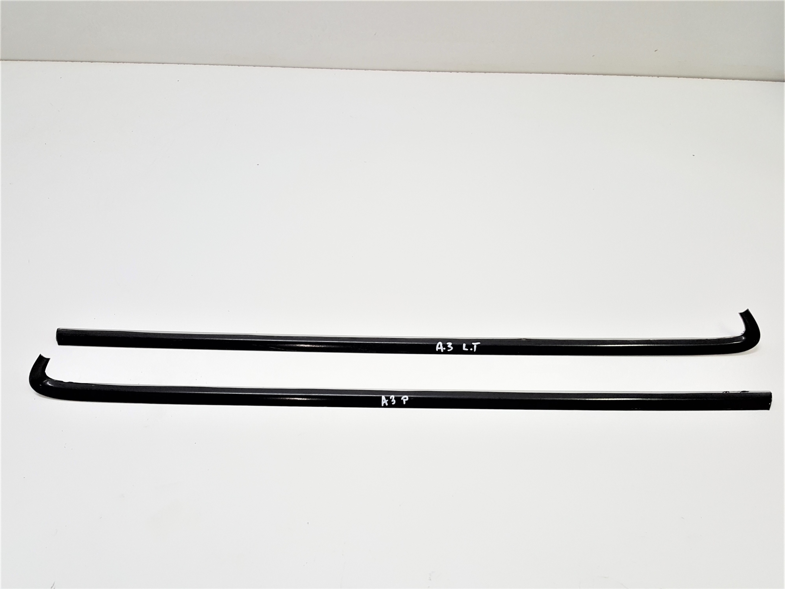 AUDI A3 8V listwa szyby tył s-line 3D 13r.