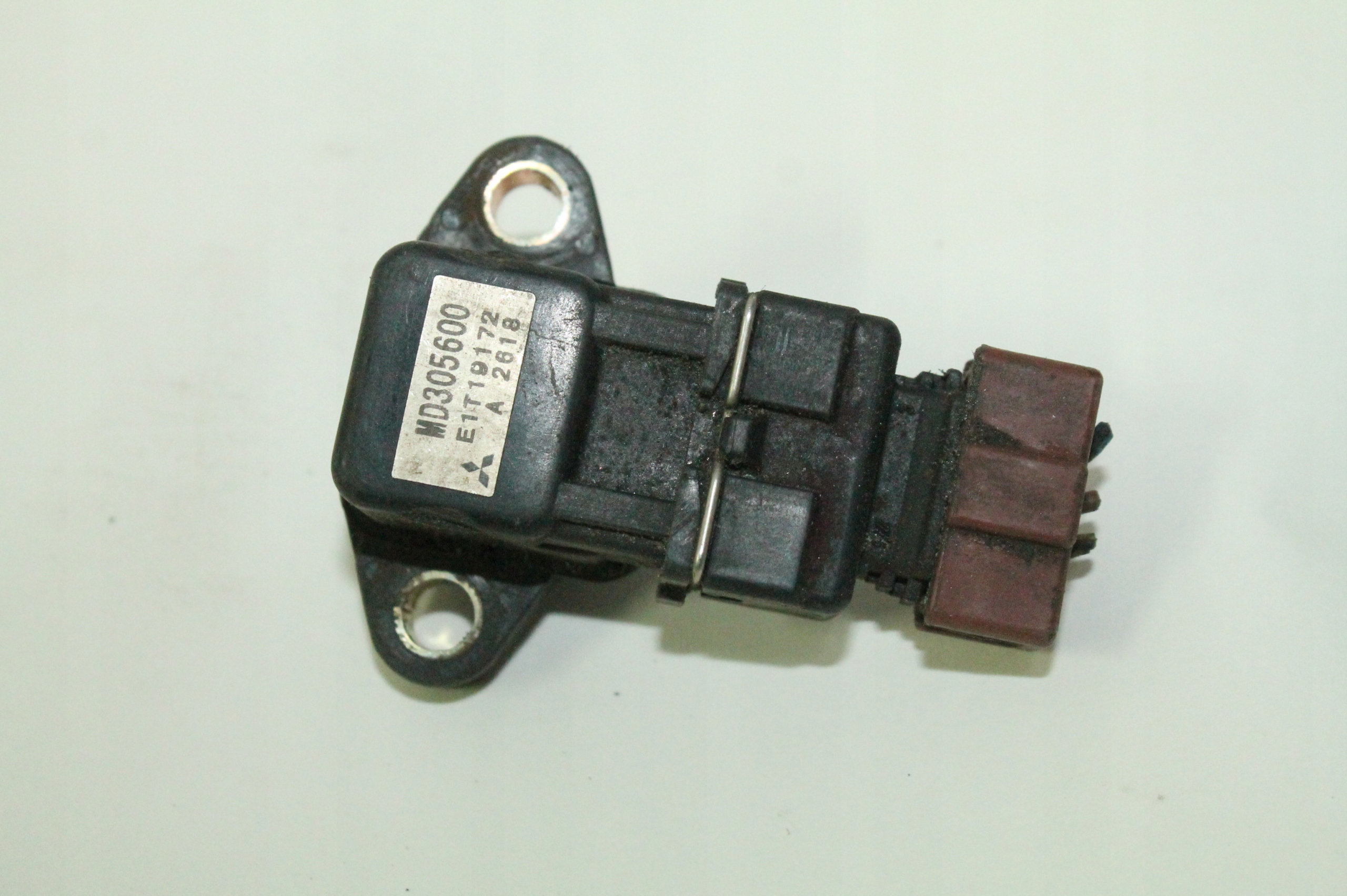 MITSUBISHI OUTLANDER 03-06 MAP SENSOR MD305600