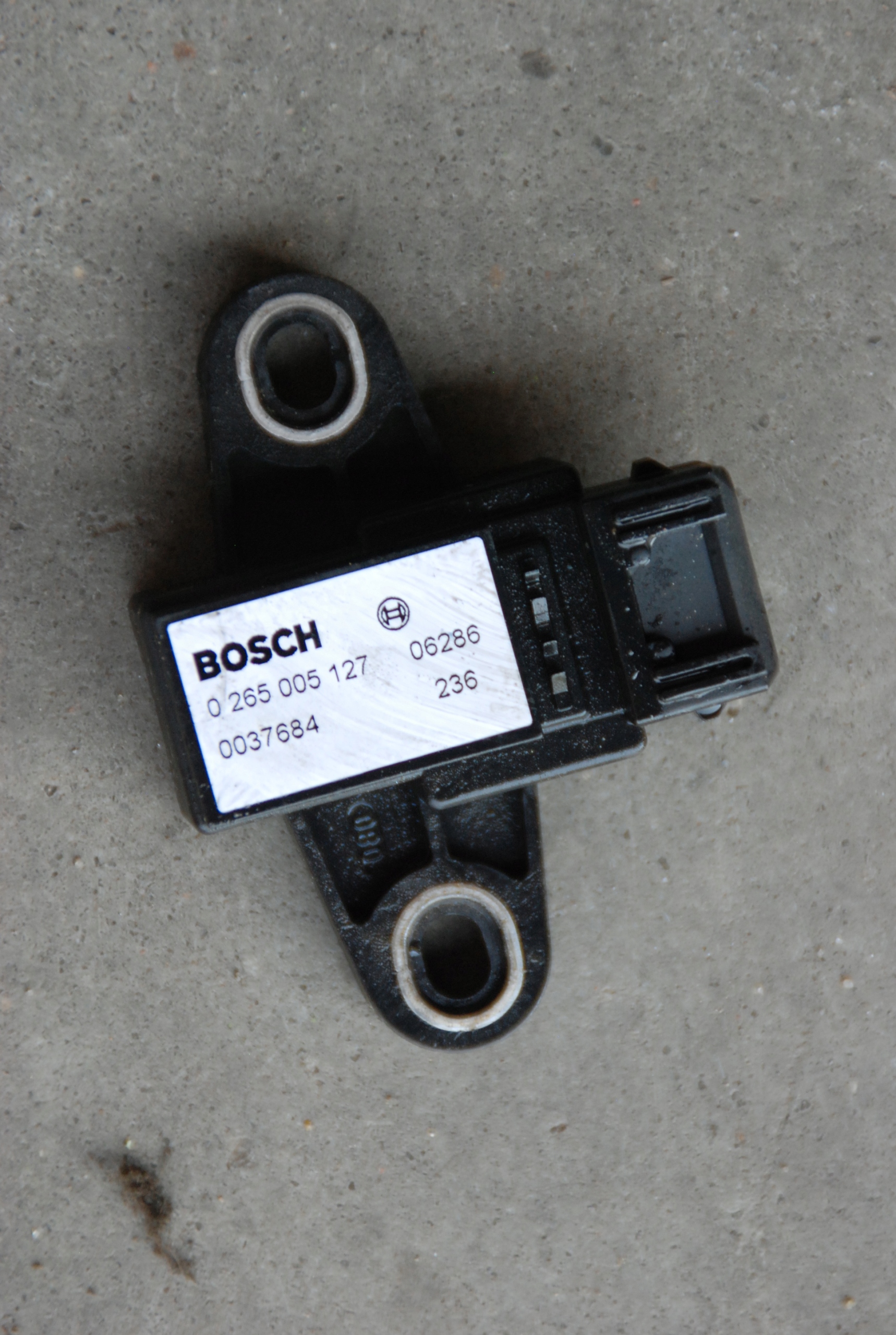 CZUJNIK PRZYSPIESZENIA ESP IVECO DAILY 0265005127