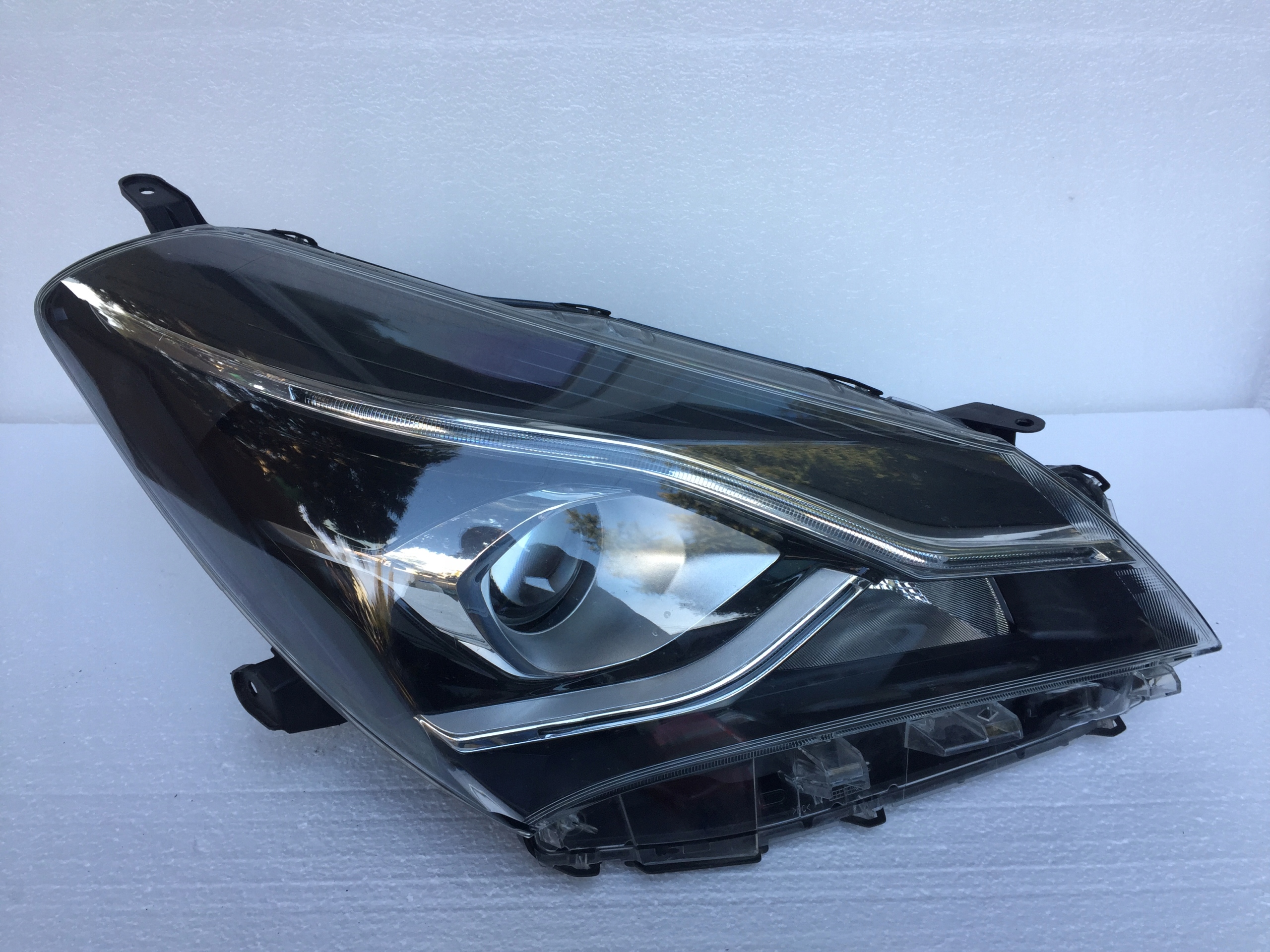 Frontscheinwerfer Toyota Yaris III XP13 LED Rechts Scheinwerfer Headlight - Thumbnail 1