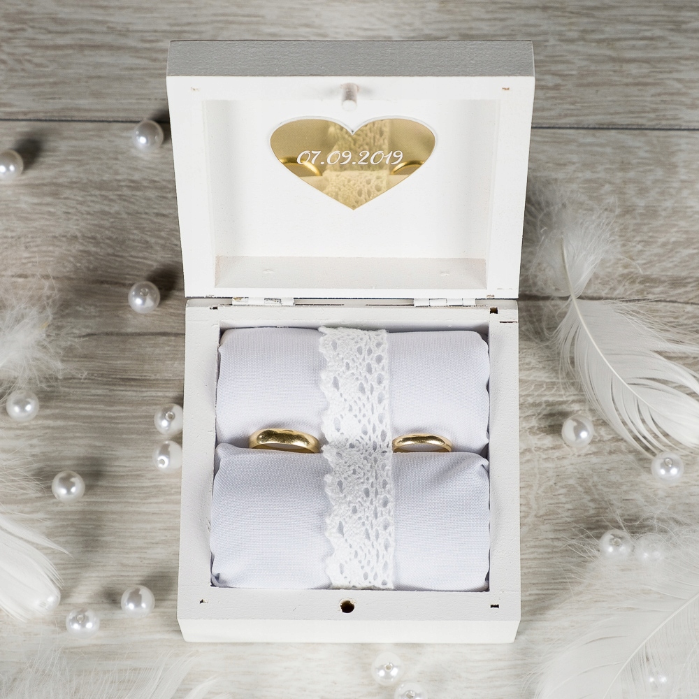 Pudełko na obrączki z lustrzanymi elementami-białe Długość 9 cm