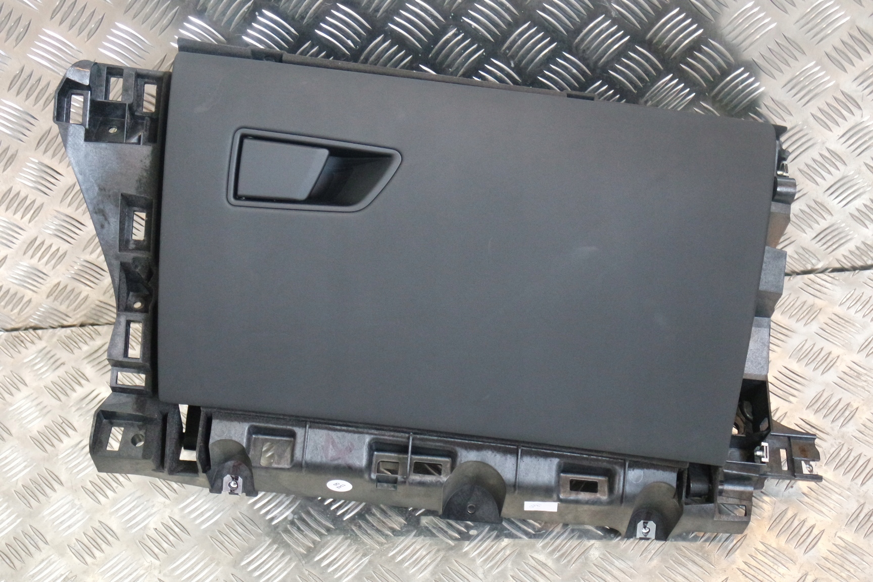 бардачок MASERATI LEVANTE 670043149