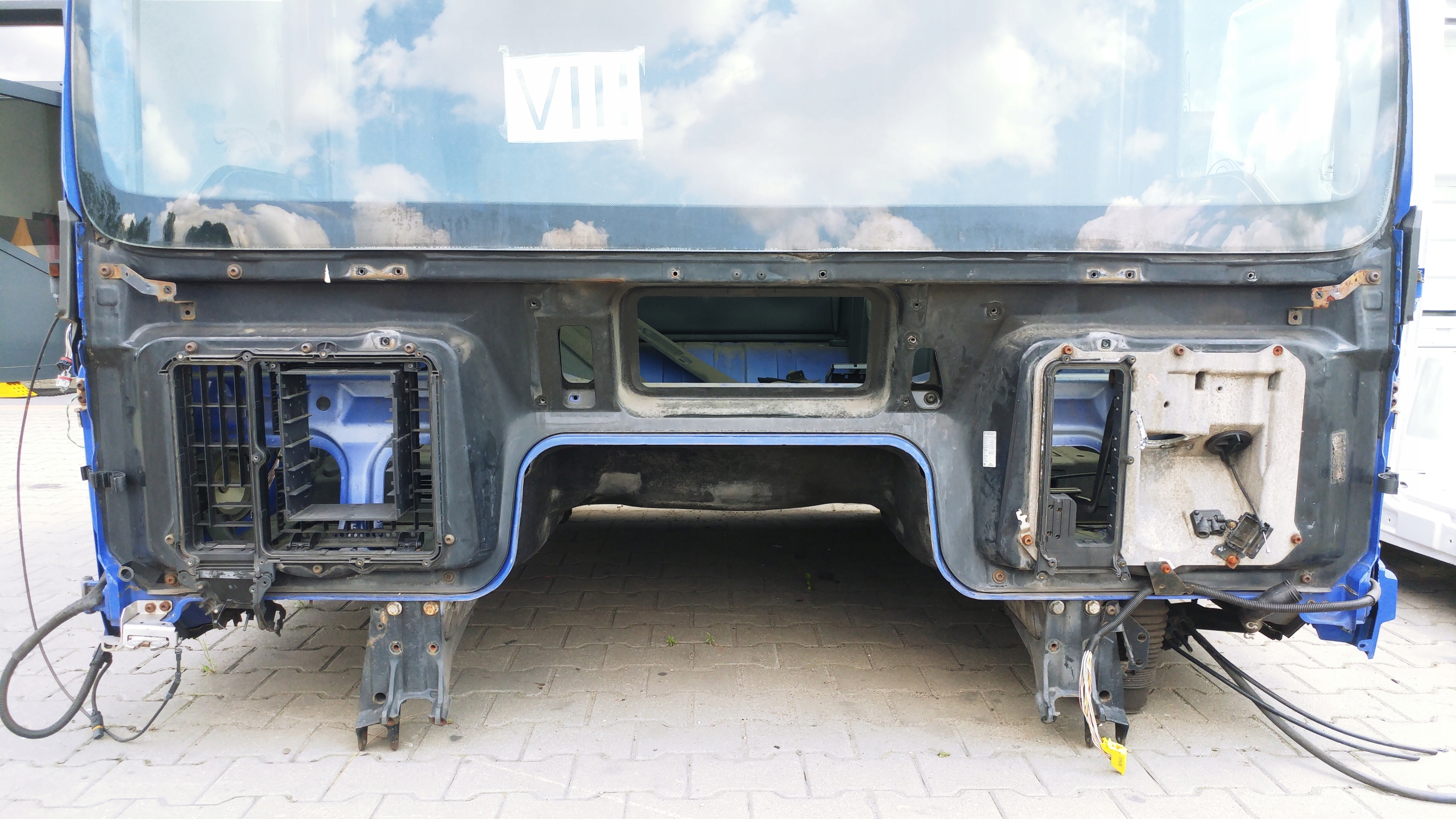 81624100186 - MAN TGA TGX TGS TGL РЕМІНЬ ПЕРЕДНЯ ПЕРЕГОРОДКА