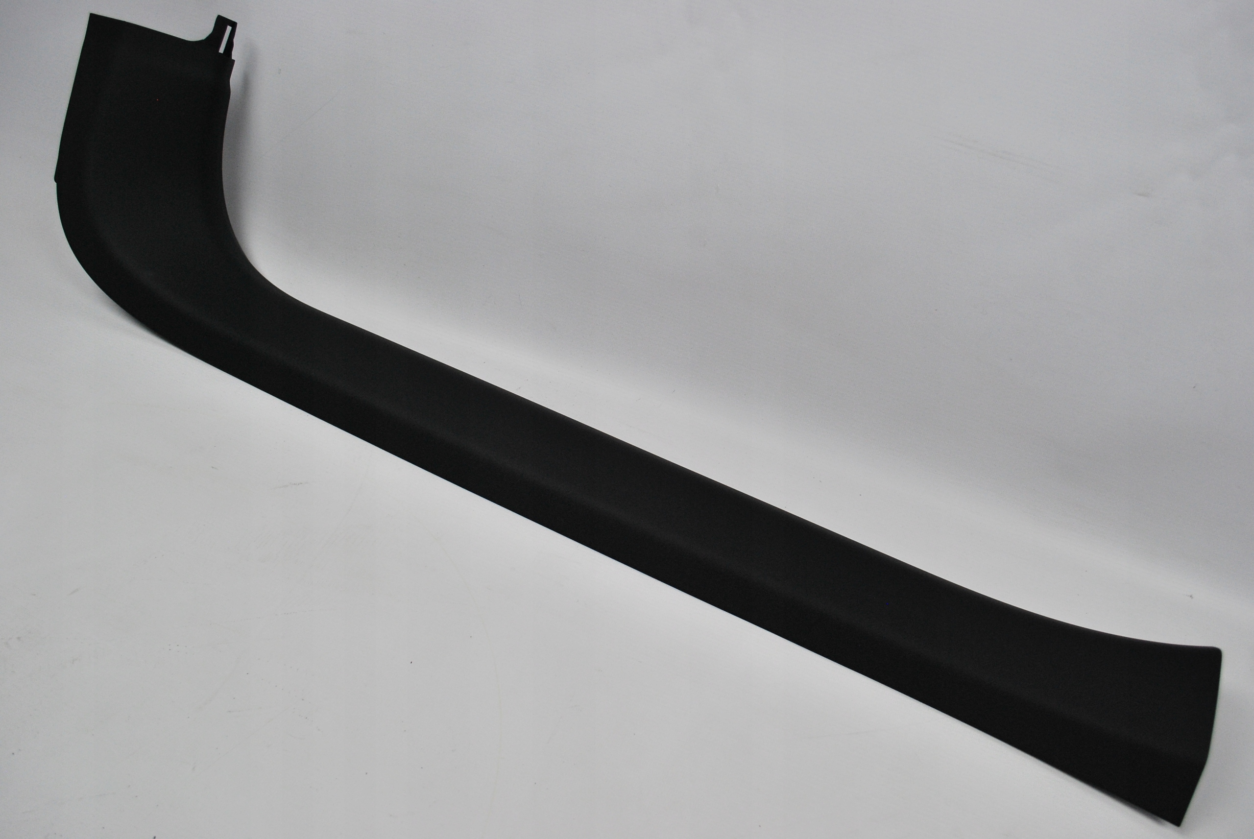 Облицовка стойки а правое Audi R8 4S1867272A