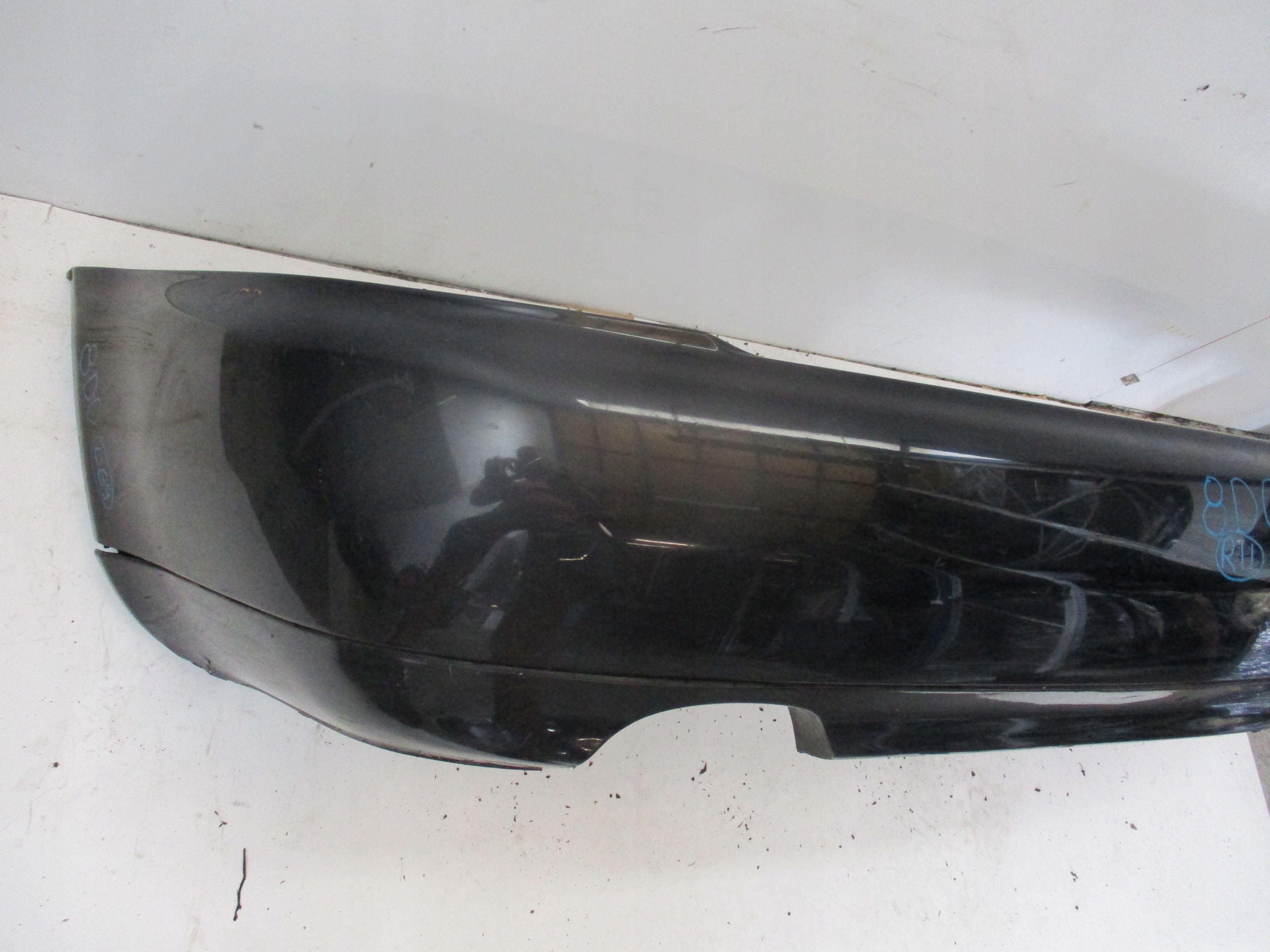 lökhárító AUDI A4 8D0 erösítés far hátsó