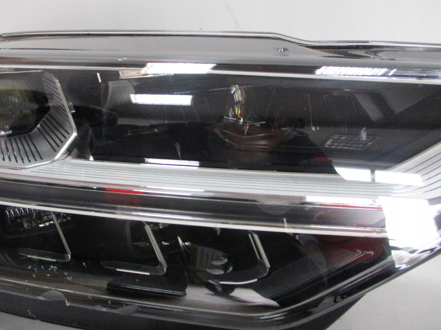 Lampa PRAWA przednia AUDI A8 4N0 LASER Producent części Inny