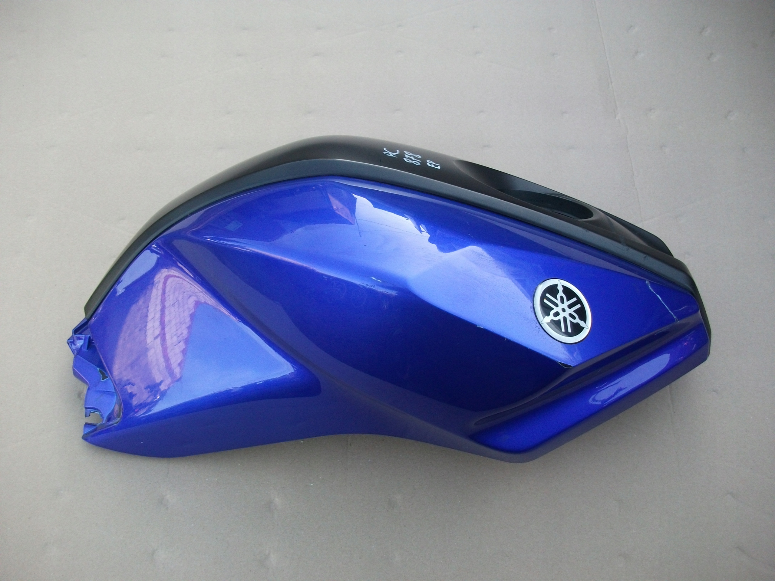 Yamaha YZF R125 корпус бака правая крышка