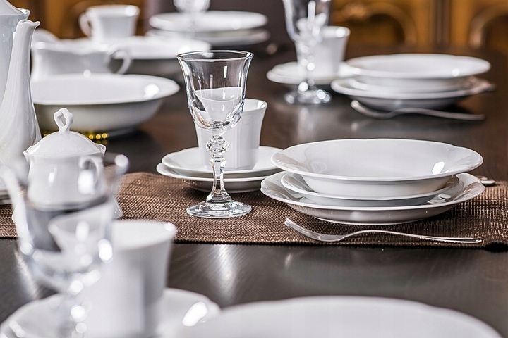 CHODZIEŻ KAMELIA BIAŁA SOSJERKA 450 ml. PORCELANA Marka Polskie Fabryki Porcelany 