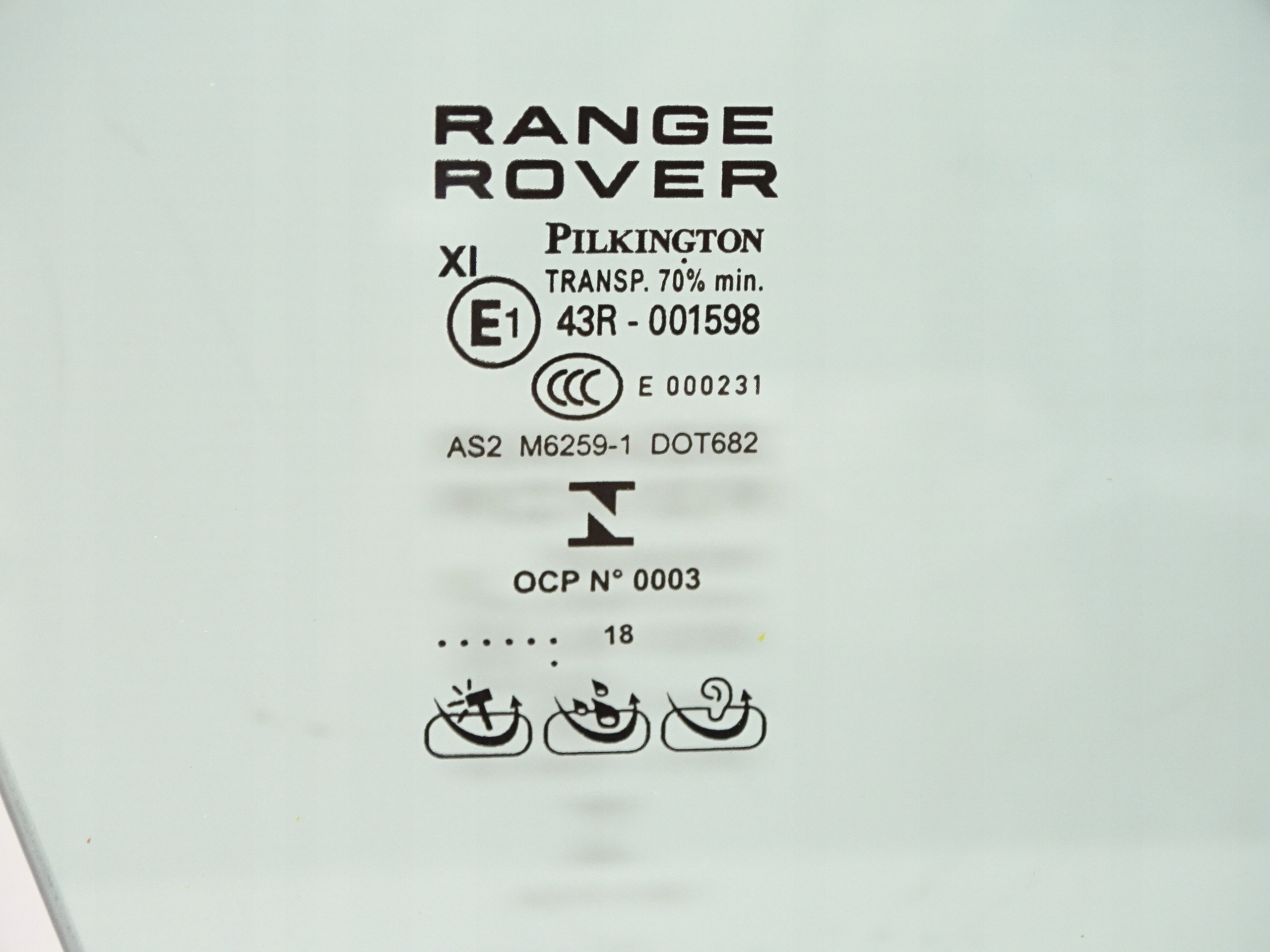 Szyba w drzwi RANGE ROVER VOGUE L405 2018 2019 Parts manufacturer Land Rover original OE