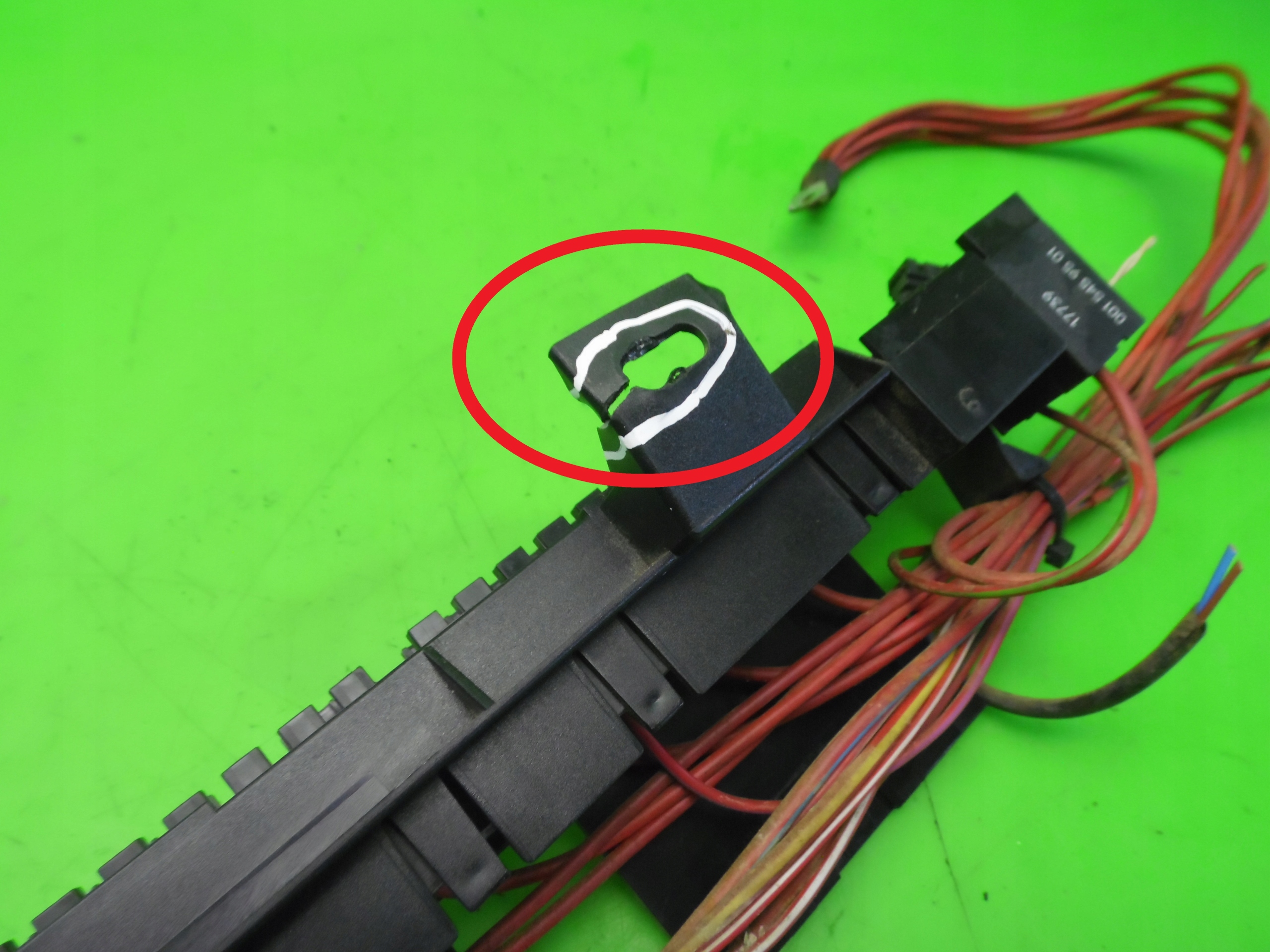 SKRZYNKA BEZPIECZNIKÓW MERCEDES W210 E290 2.9 TD Producent części Inny