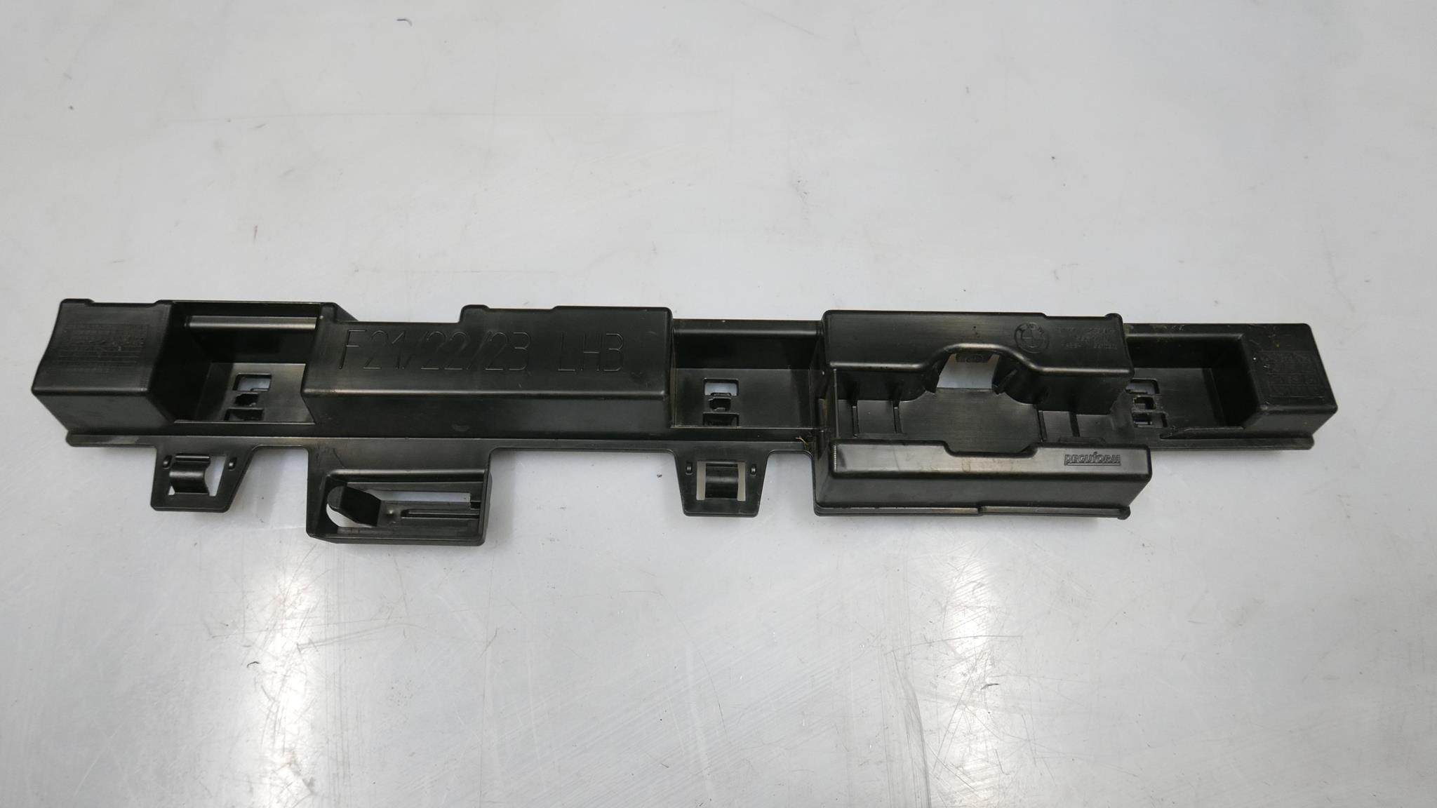 BMW F21 ŚLIZG PROGU LISTWA MOCOWANIE PROGU LEWE LH3 7268075