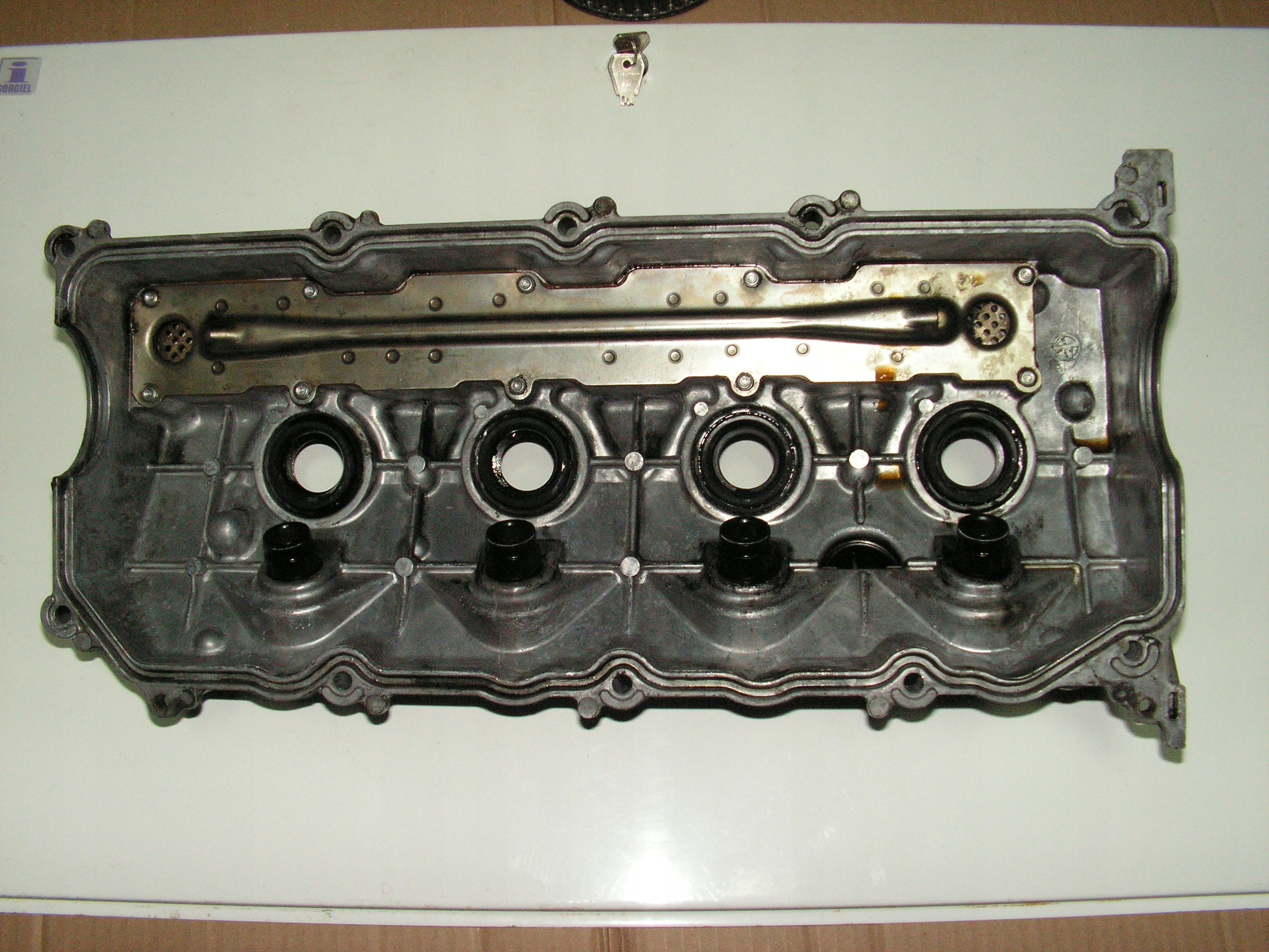 2,0 - COROLLA VERSO 2.0 D4D 116 КРЫШКА КЛАПАНА &