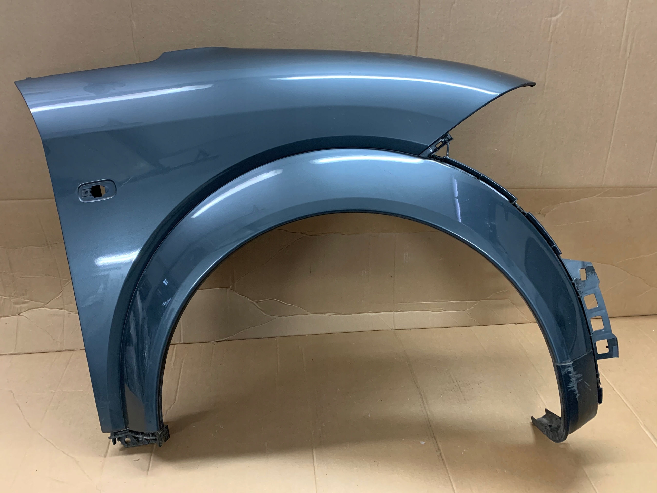 AUDI A2 ПРАВЫЙ ПЕРЕДНИЙ КРЫЛО