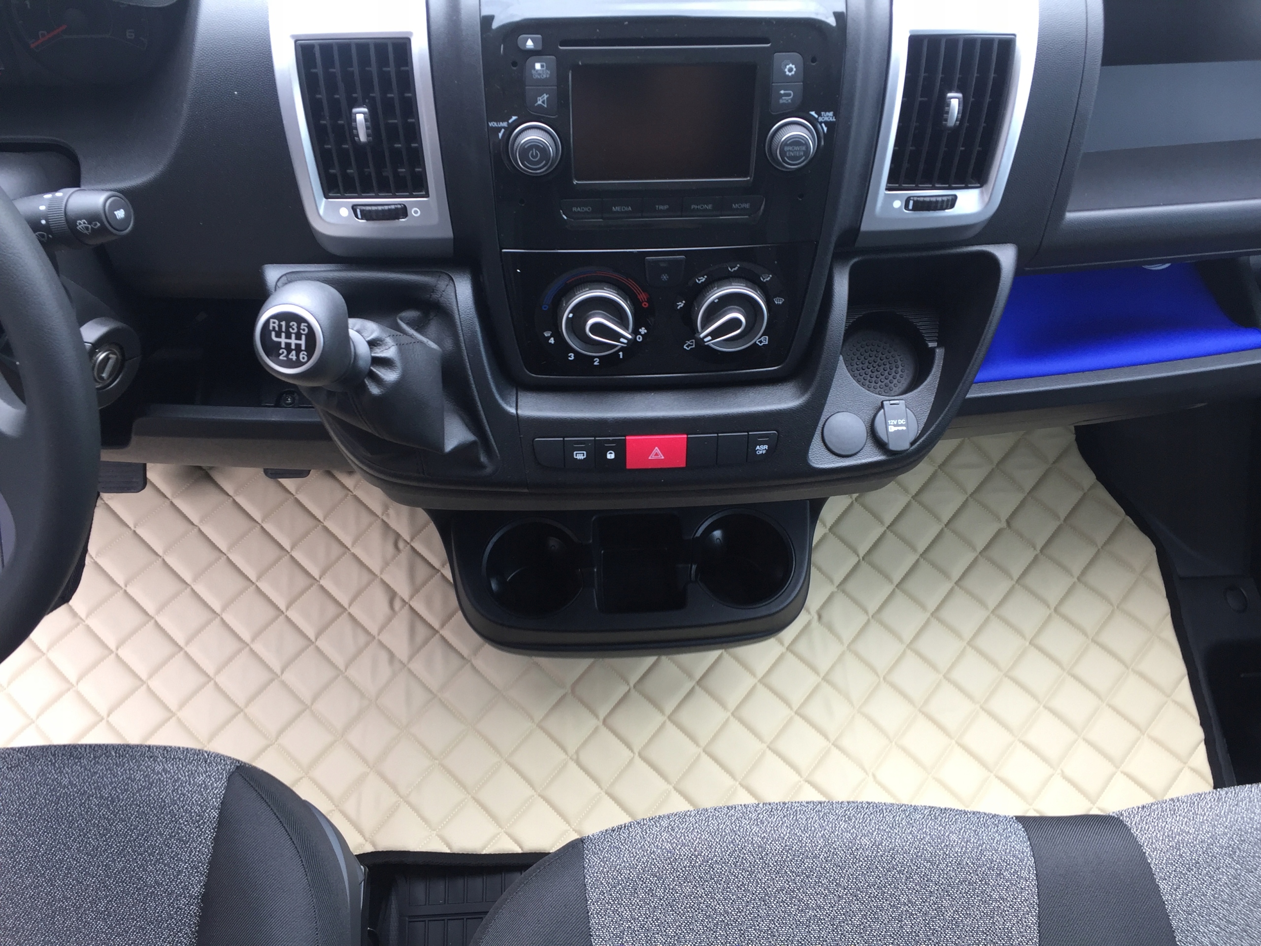 Dywaniki pikowane Ducato Jumper Boxer beżowe 3os EAN (GTIN) 5906190202000