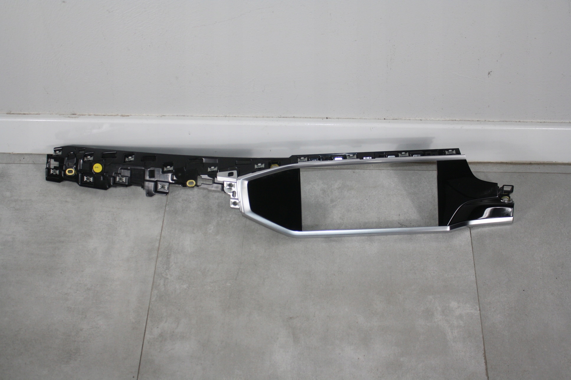 Audi Q8 декор приладової панелі 4M8